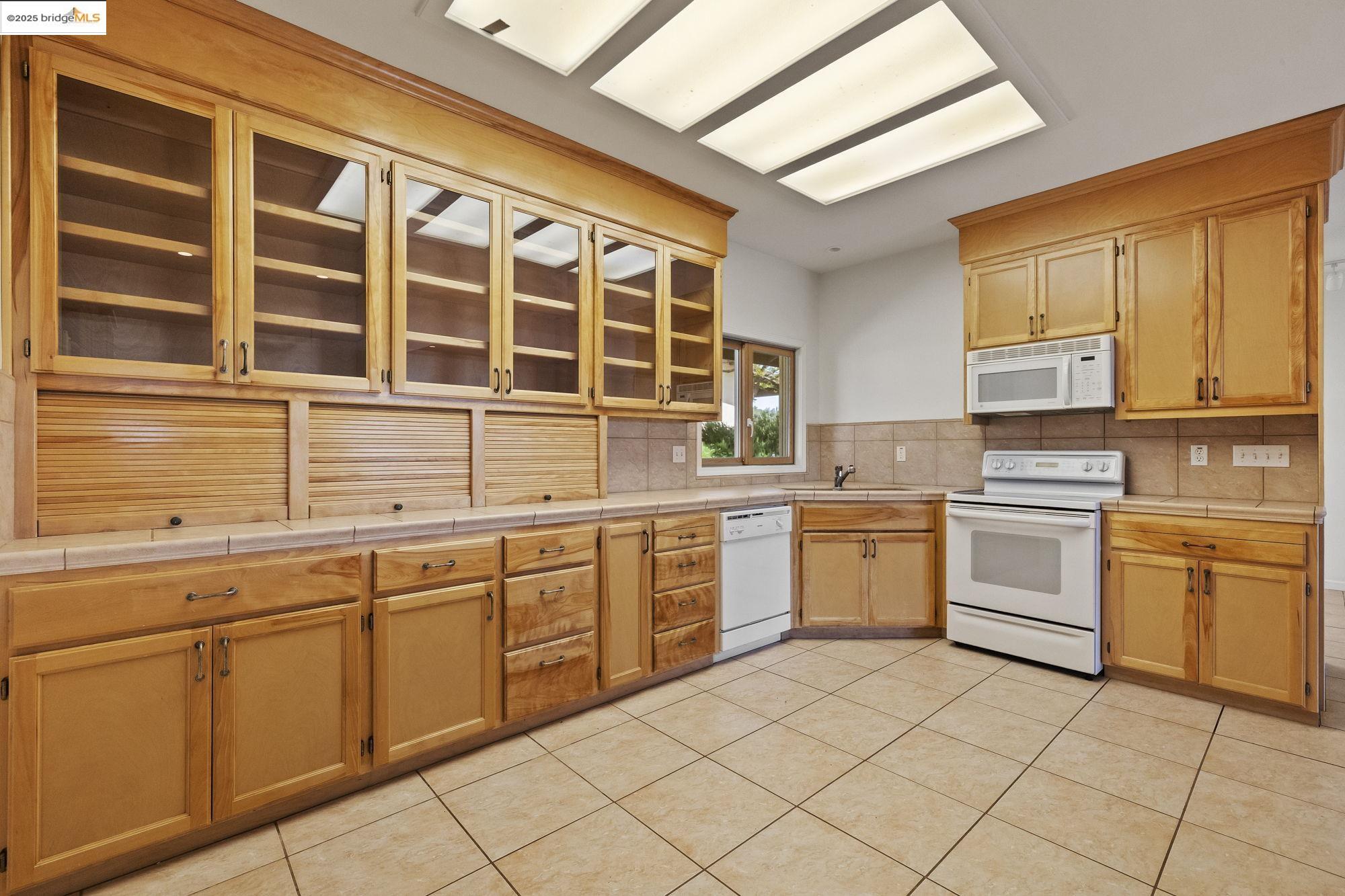 Detail Gallery Image 10 of 56 For 23550 View Ln, Columbia,  CA 95310 - 3 Beds | 2/1 Baths