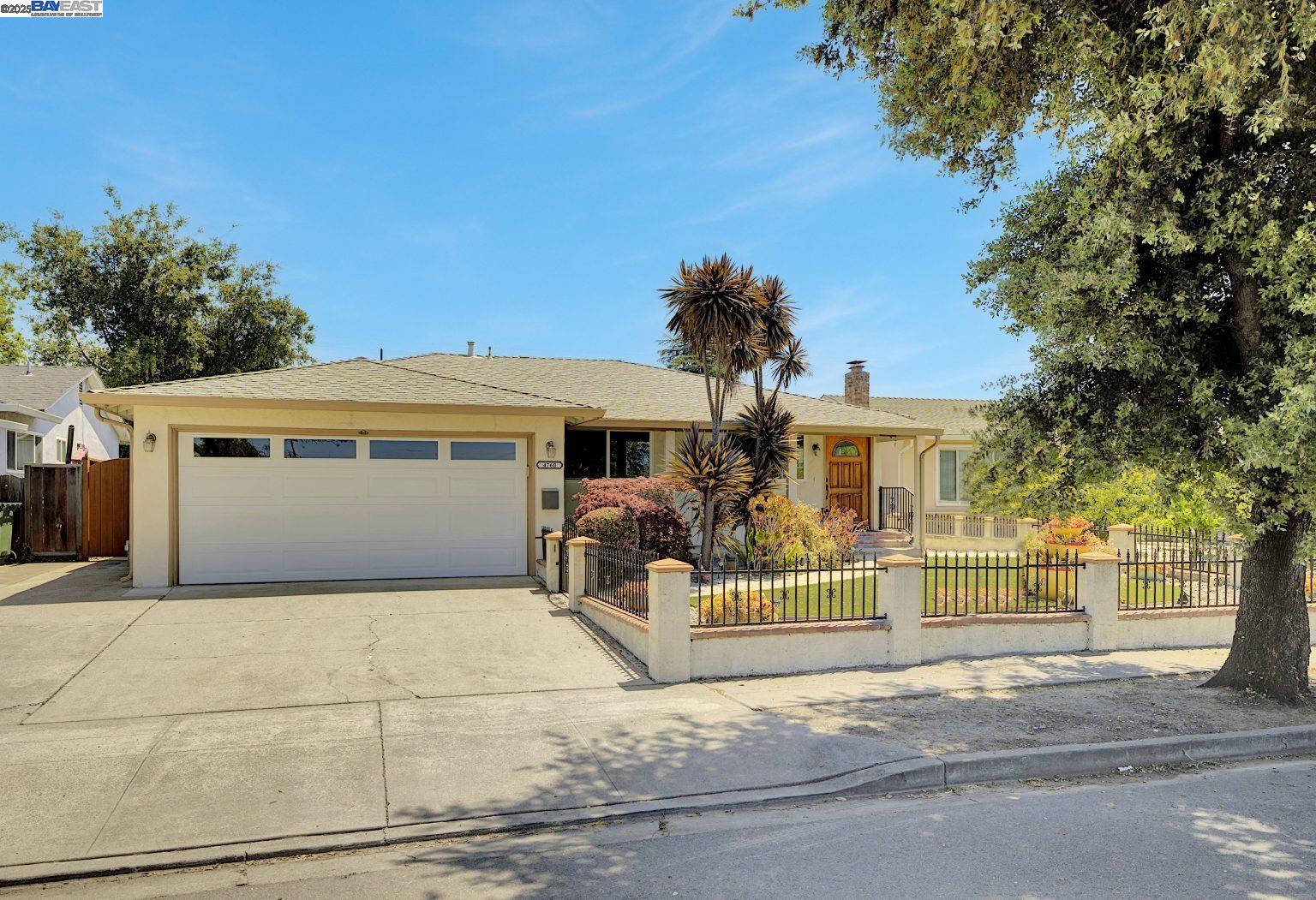 Detail Gallery Image 3 of 28 For 4760 Stevenson Blvd, Fremont,  CA 94538 - 3 Beds | 2 Baths