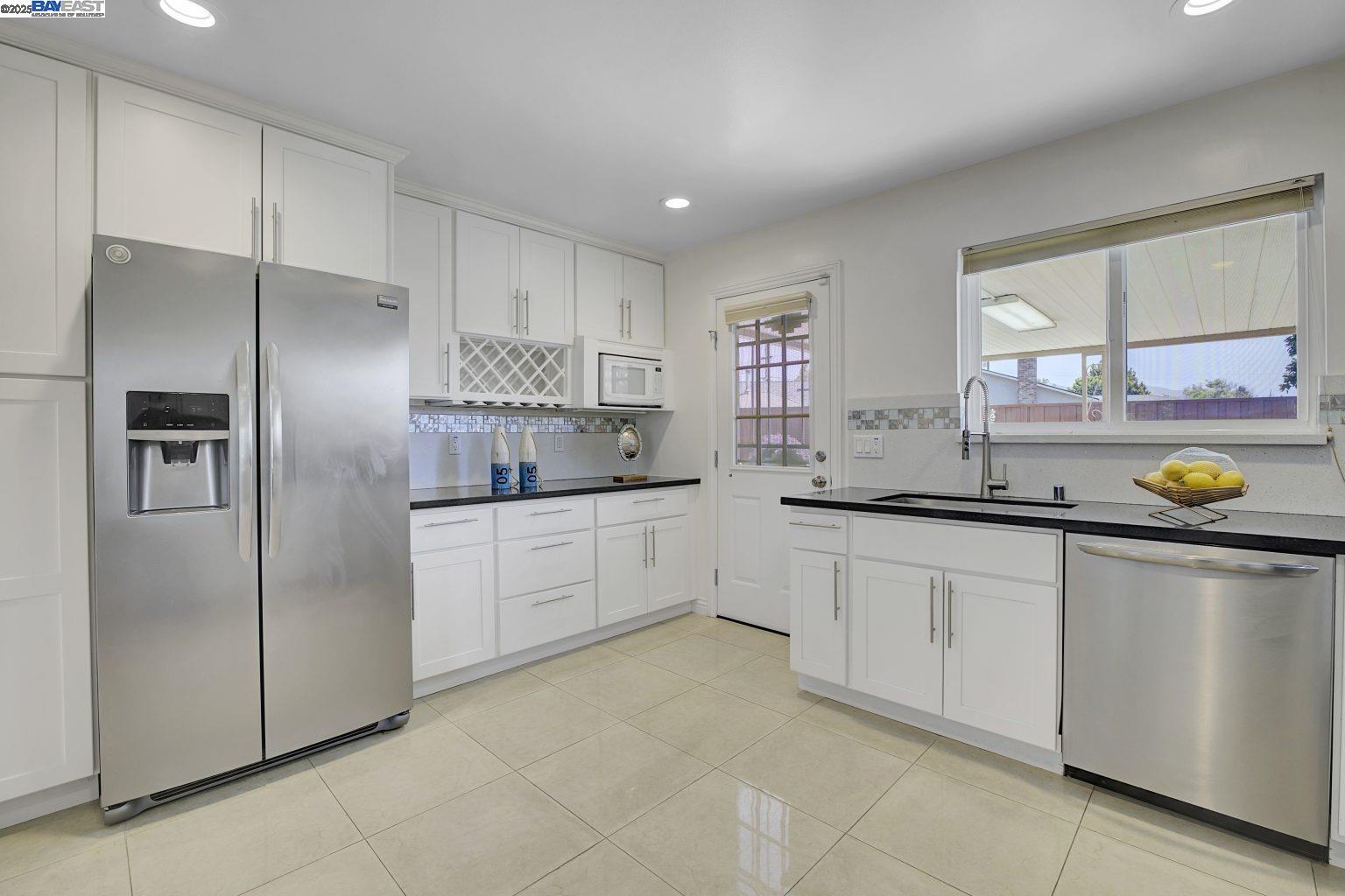 Detail Gallery Image 8 of 28 For 4760 Stevenson Blvd, Fremont,  CA 94538 - 3 Beds | 2 Baths