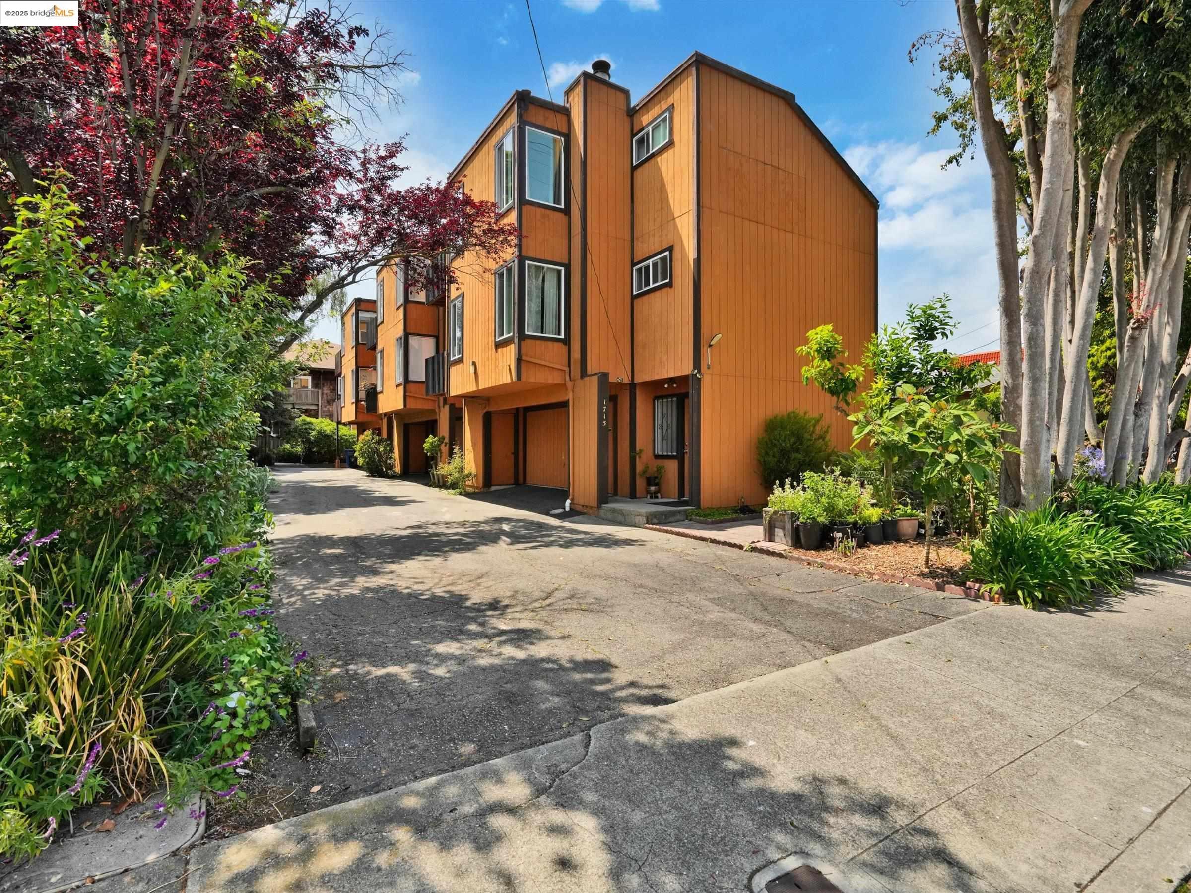 Detail Gallery Image 2 of 60 For 1715 Liberty St #1,  El Cerrito,  CA 94530 - 3 Beds | 2/1 Baths