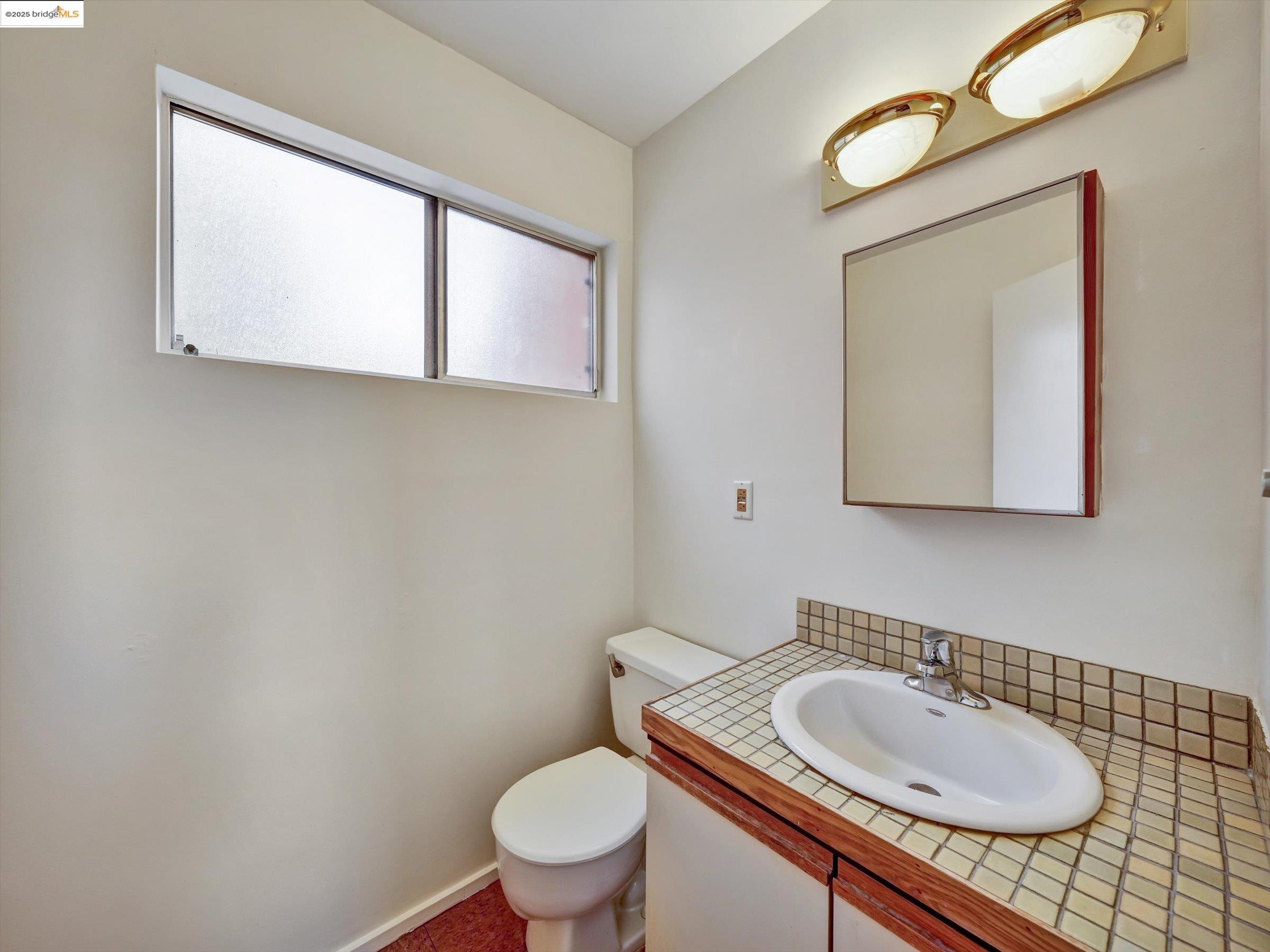 Detail Gallery Image 12 of 60 For 1715 Liberty St #1,  El Cerrito,  CA 94530 - 3 Beds | 2/1 Baths