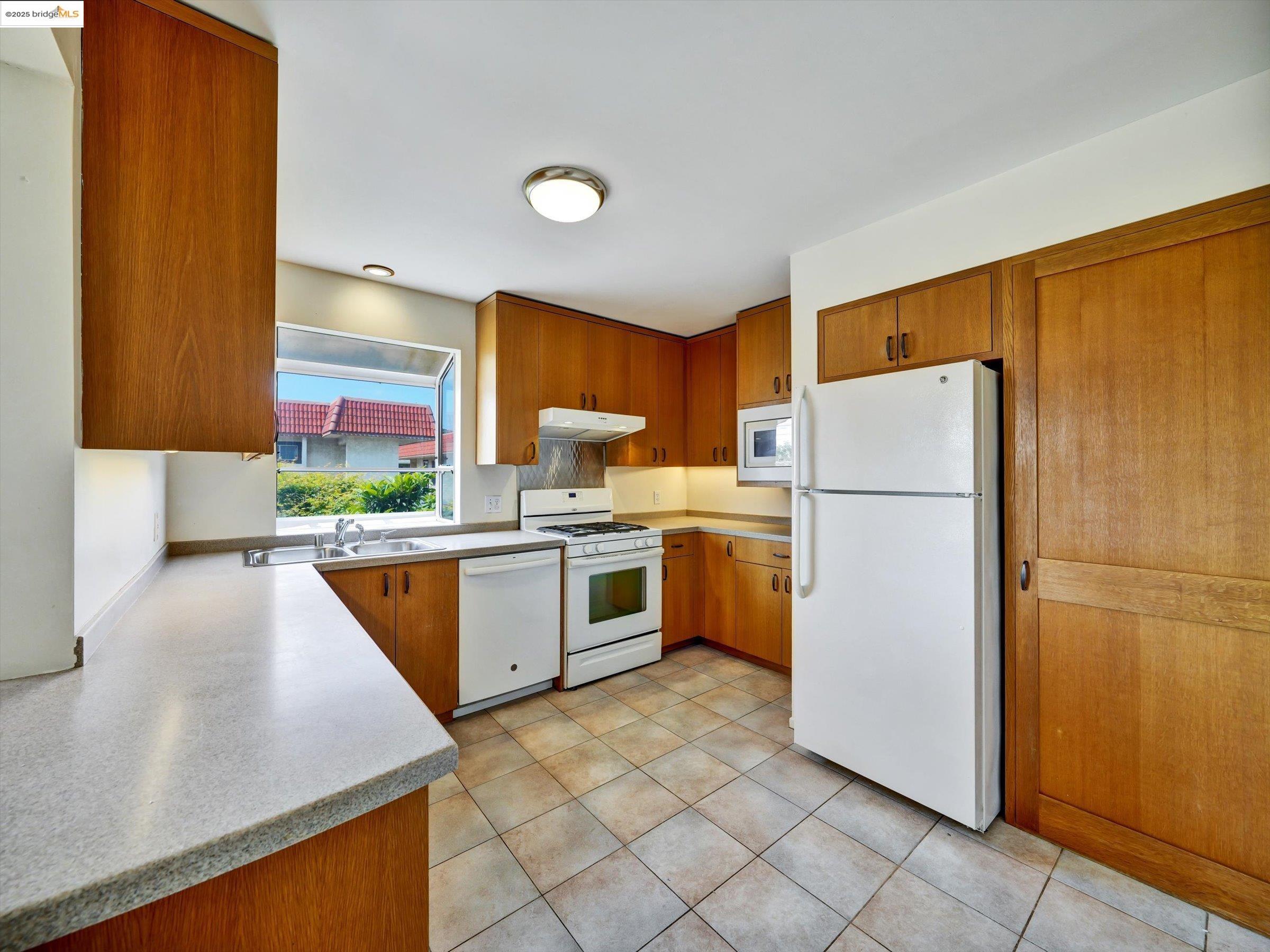 Detail Gallery Image 25 of 60 For 1715 Liberty St #1,  El Cerrito,  CA 94530 - 3 Beds | 2/1 Baths