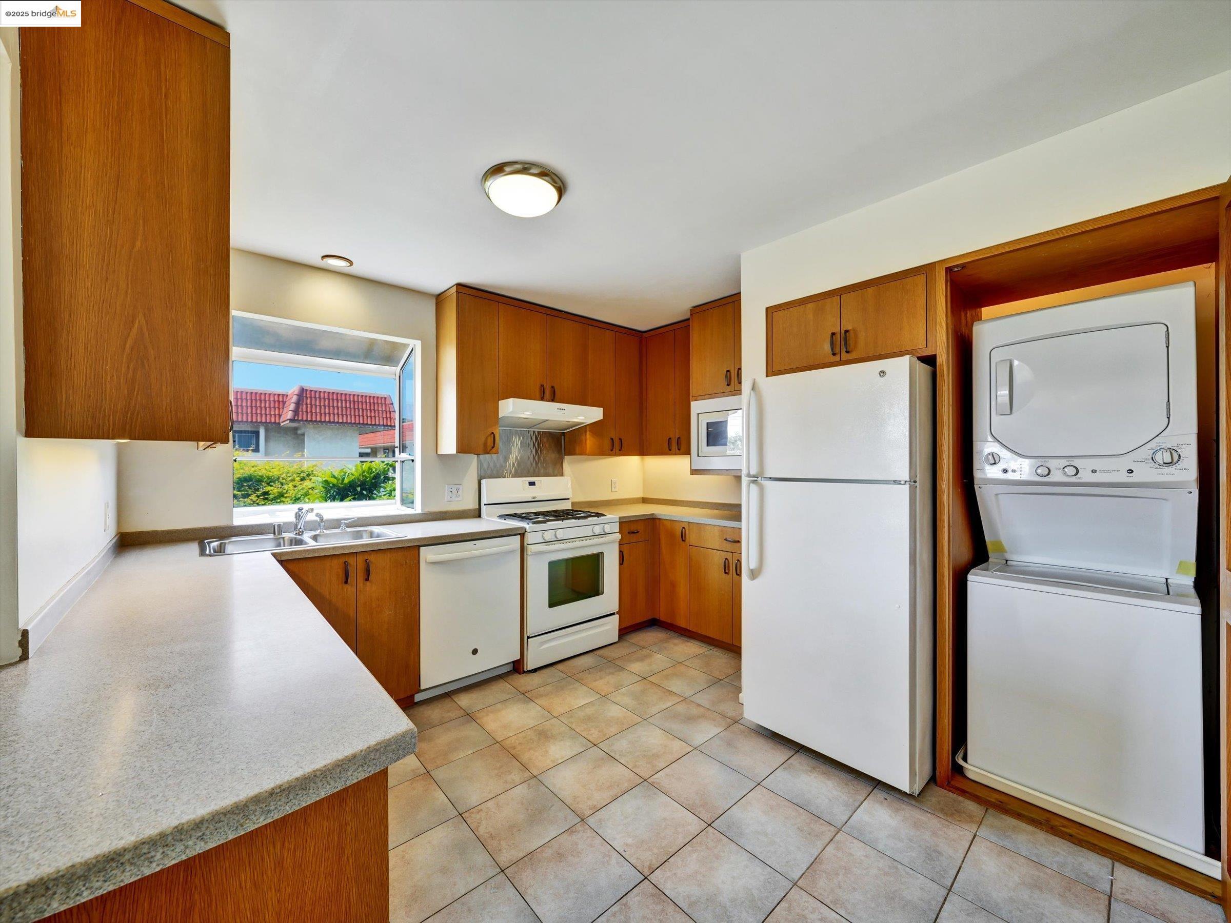 Detail Gallery Image 26 of 60 For 1715 Liberty St #1,  El Cerrito,  CA 94530 - 3 Beds | 2/1 Baths