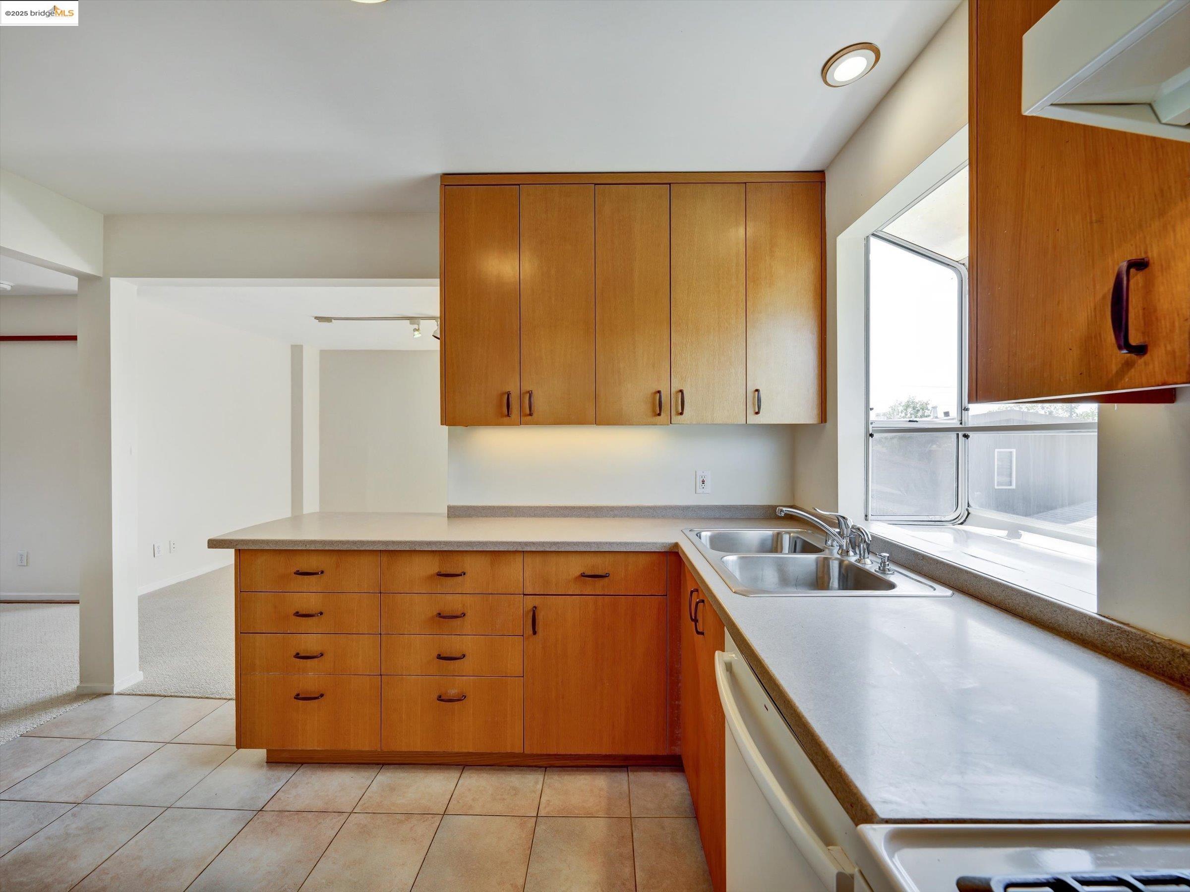 Detail Gallery Image 29 of 60 For 1715 Liberty St #1,  El Cerrito,  CA 94530 - 3 Beds | 2/1 Baths