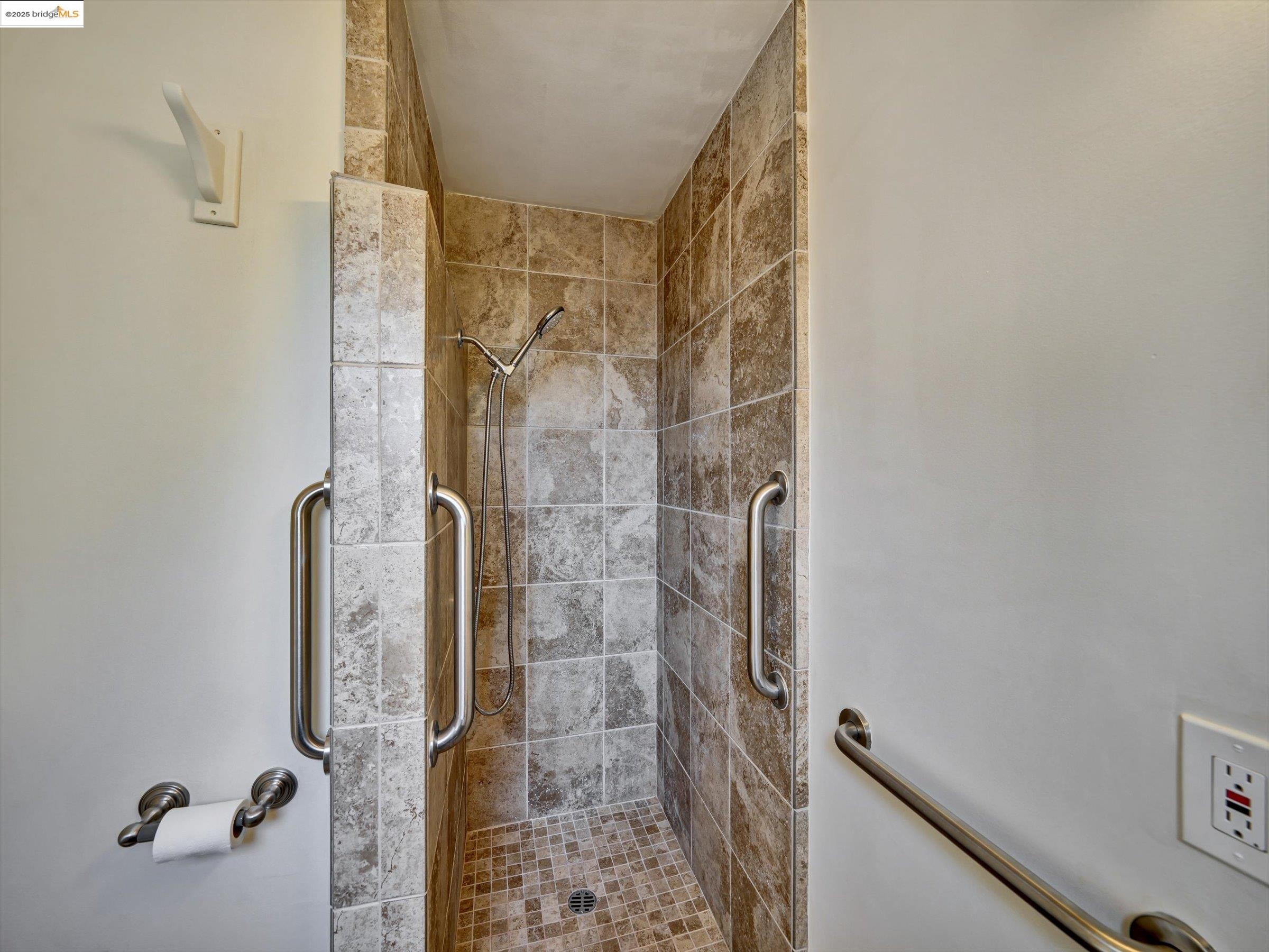Detail Gallery Image 39 of 60 For 1715 Liberty St #1,  El Cerrito,  CA 94530 - 3 Beds | 2/1 Baths