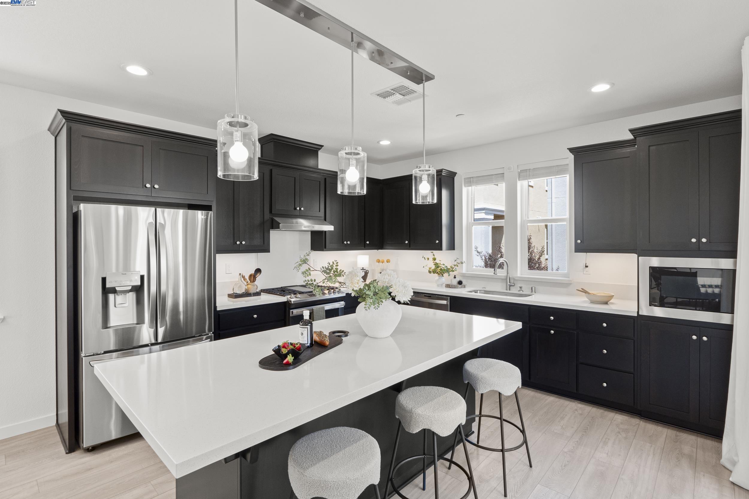 Detail Gallery Image 1 of 38 For 107 Ashton Way, Pleasant Hill,  CA 94523 - 3 Beds | 3/1 Baths