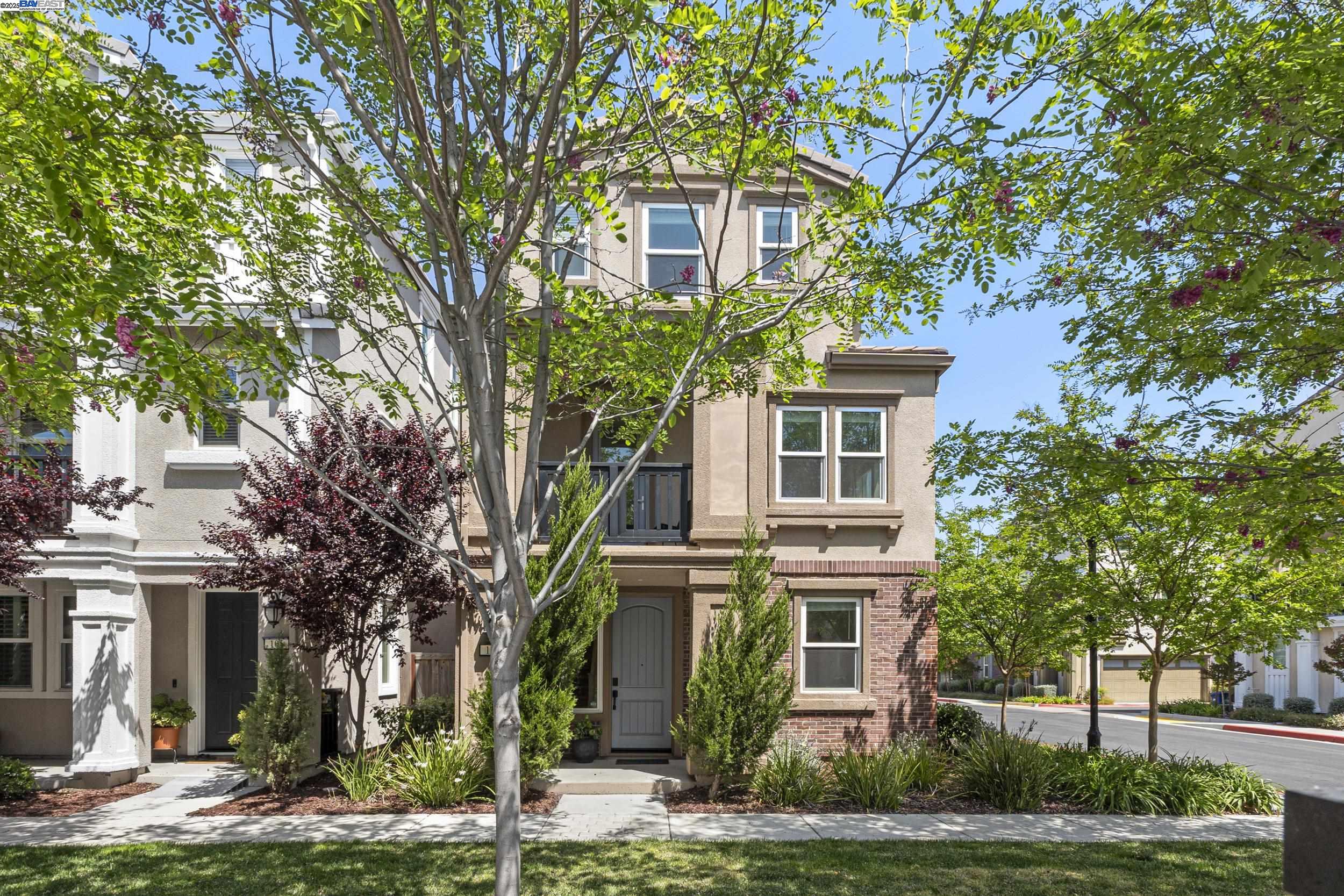 Detail Gallery Image 2 of 38 For 107 Ashton Way, Pleasant Hill,  CA 94523 - 3 Beds | 3/1 Baths