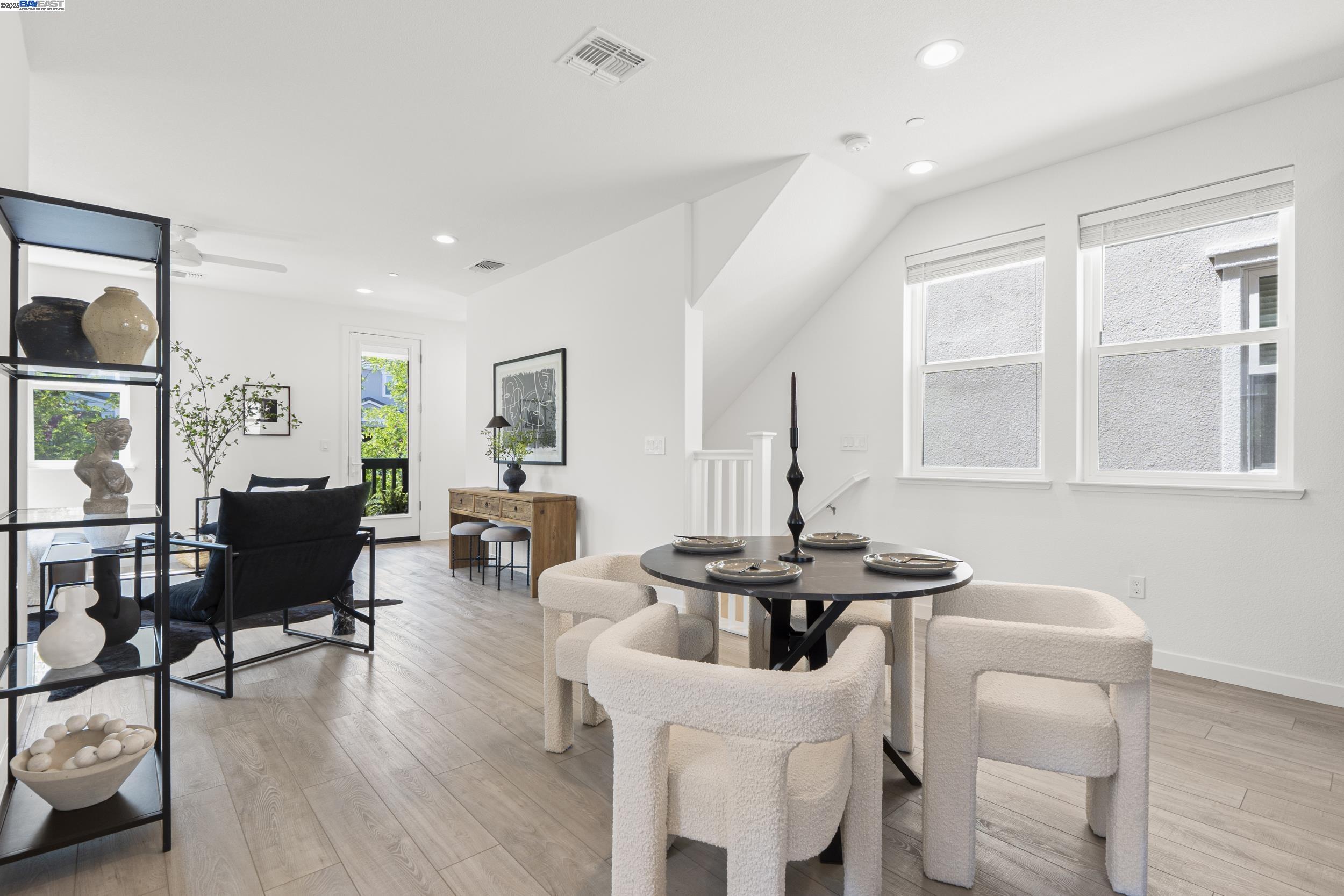 Detail Gallery Image 11 of 38 For 107 Ashton Way, Pleasant Hill,  CA 94523 - 3 Beds | 3/1 Baths