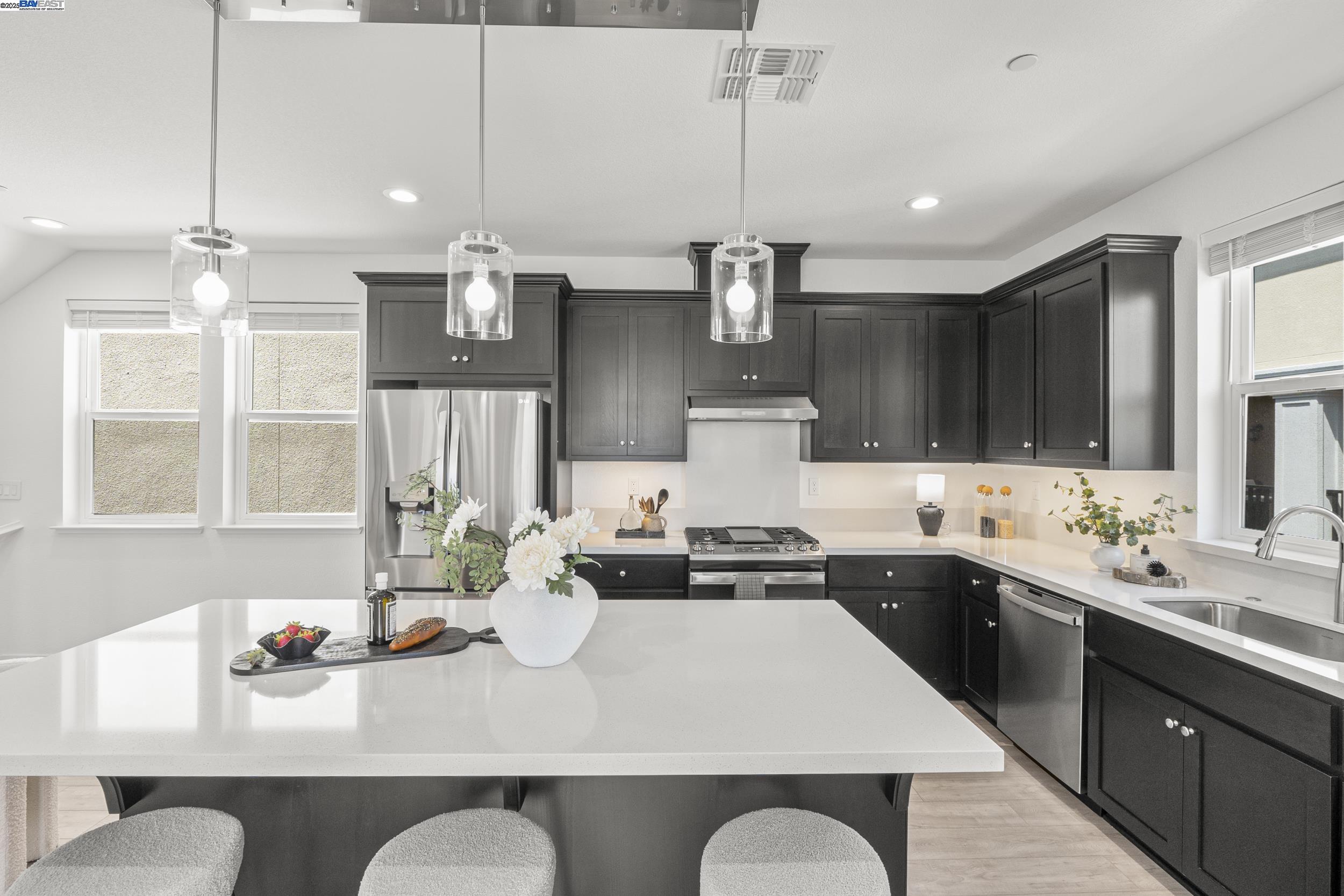 Detail Gallery Image 12 of 38 For 107 Ashton Way, Pleasant Hill,  CA 94523 - 3 Beds | 3/1 Baths