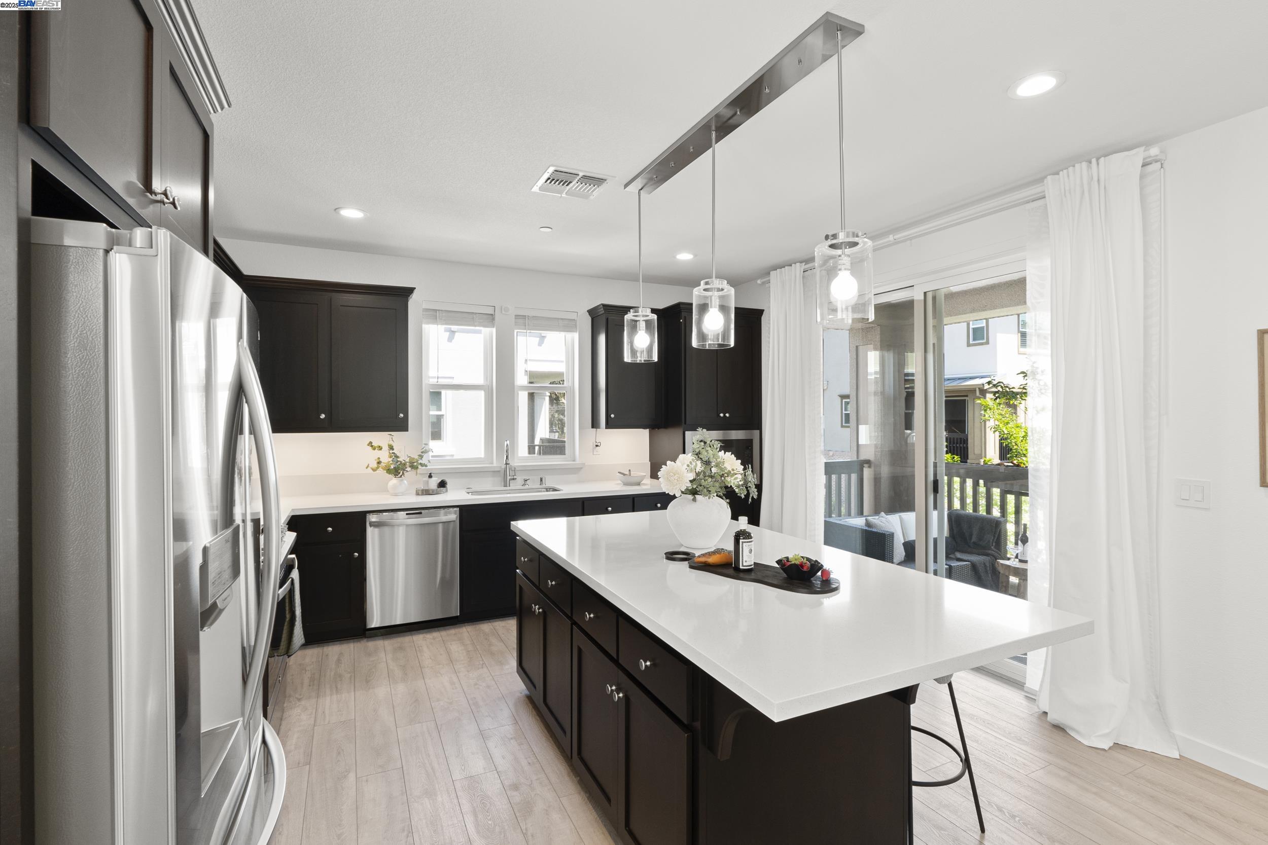 Detail Gallery Image 13 of 38 For 107 Ashton Way, Pleasant Hill,  CA 94523 - 3 Beds | 3/1 Baths
