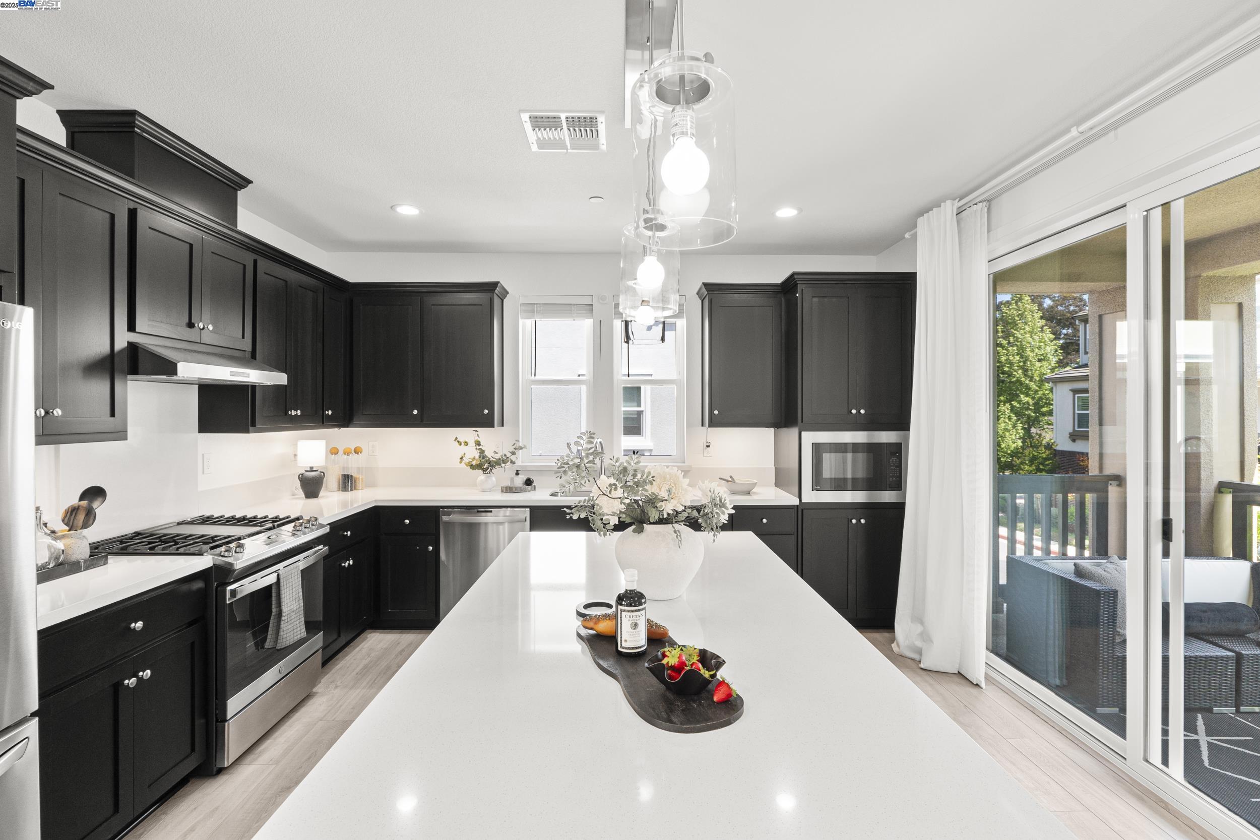 Detail Gallery Image 14 of 38 For 107 Ashton Way, Pleasant Hill,  CA 94523 - 3 Beds | 3/1 Baths
