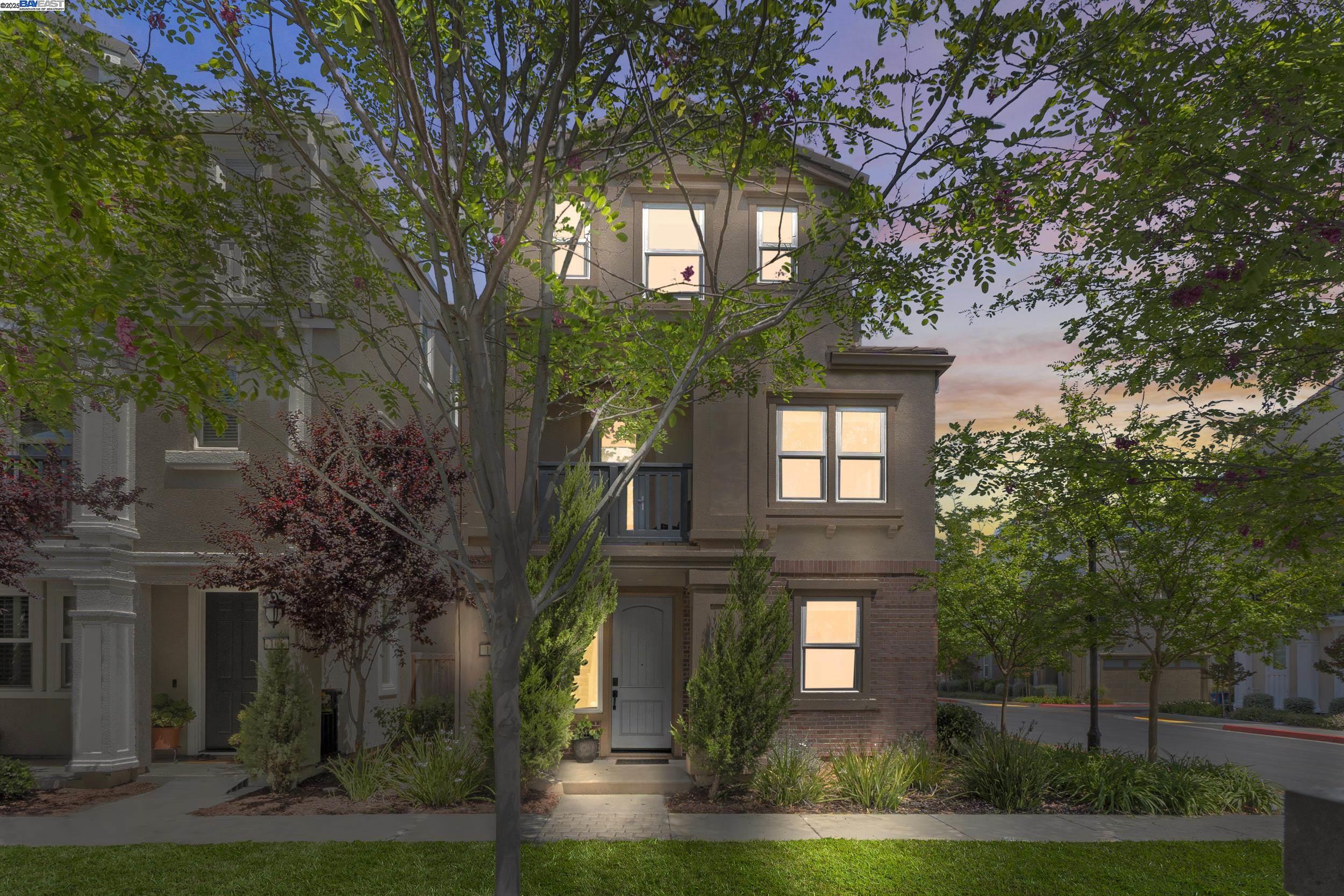 Detail Gallery Image 3 of 38 For 107 Ashton Way, Pleasant Hill,  CA 94523 - 3 Beds | 3/1 Baths