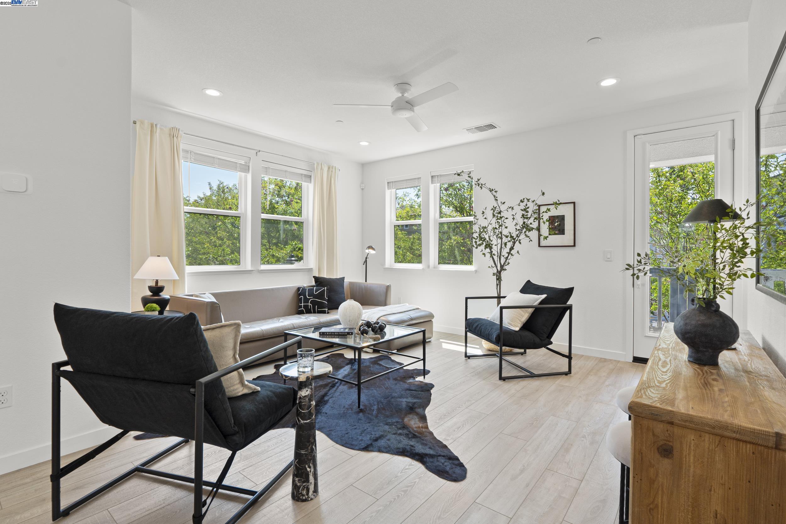 Detail Gallery Image 6 of 38 For 107 Ashton Way, Pleasant Hill,  CA 94523 - 3 Beds | 3/1 Baths