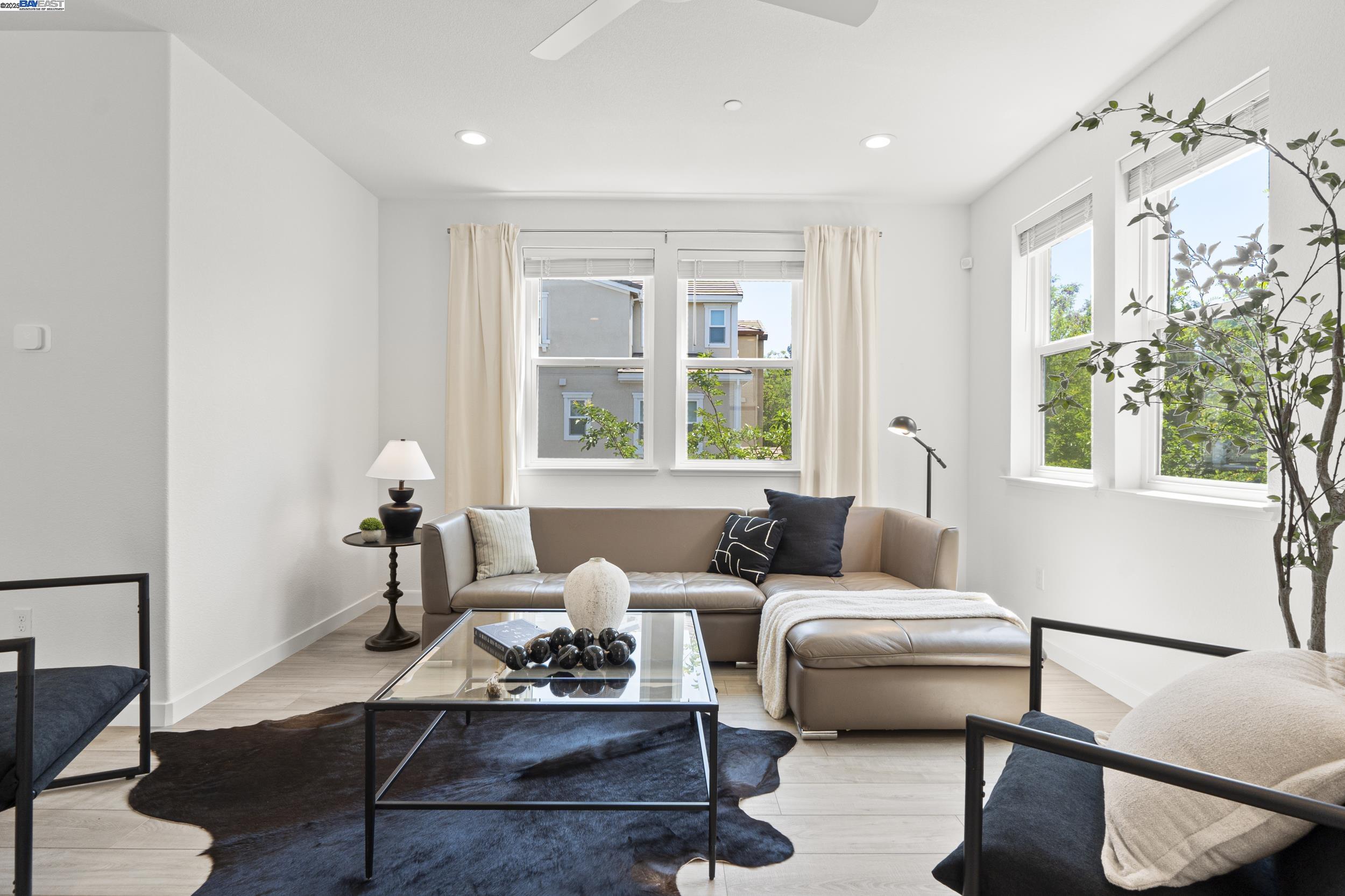 Detail Gallery Image 7 of 38 For 107 Ashton Way, Pleasant Hill,  CA 94523 - 3 Beds | 3/1 Baths