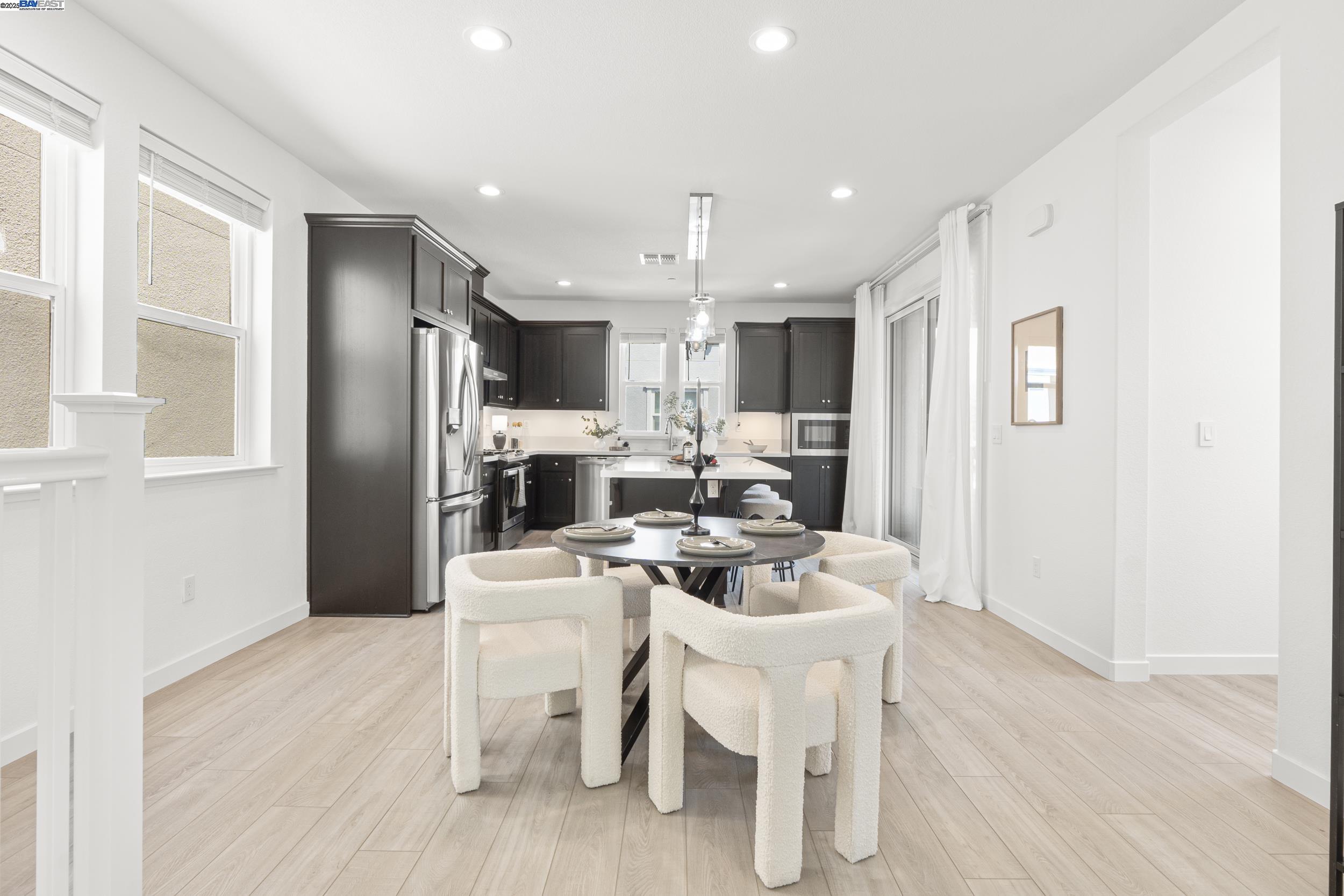Detail Gallery Image 9 of 38 For 107 Ashton Way, Pleasant Hill,  CA 94523 - 3 Beds | 3/1 Baths