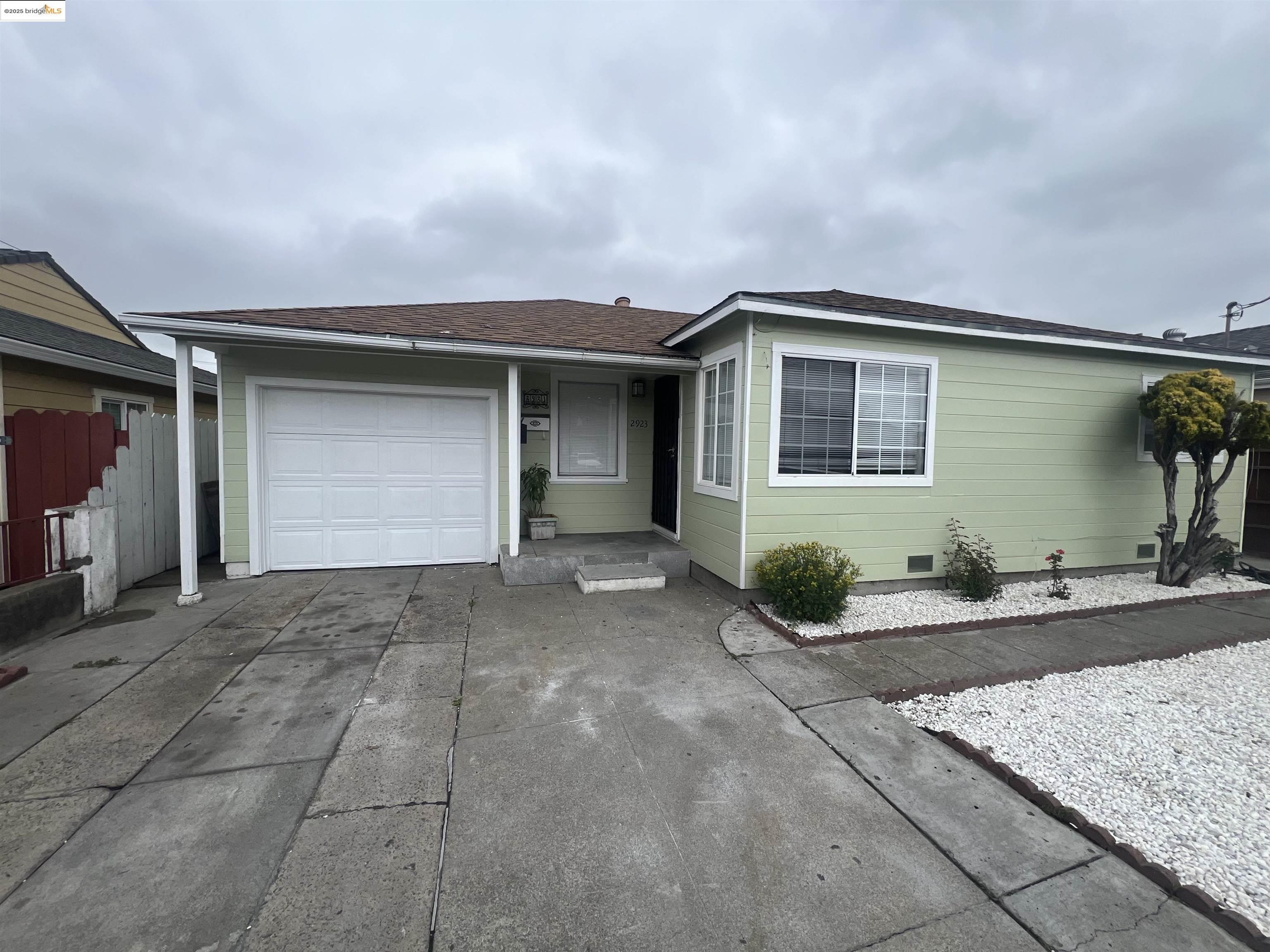 2923 Devon Way, San Pablo, California 94806, 3 Bedrooms Bedrooms, 6 Rooms Rooms,1 BathroomBathrooms,Residential Lease,For Rent,2923 Devon Way,41096566