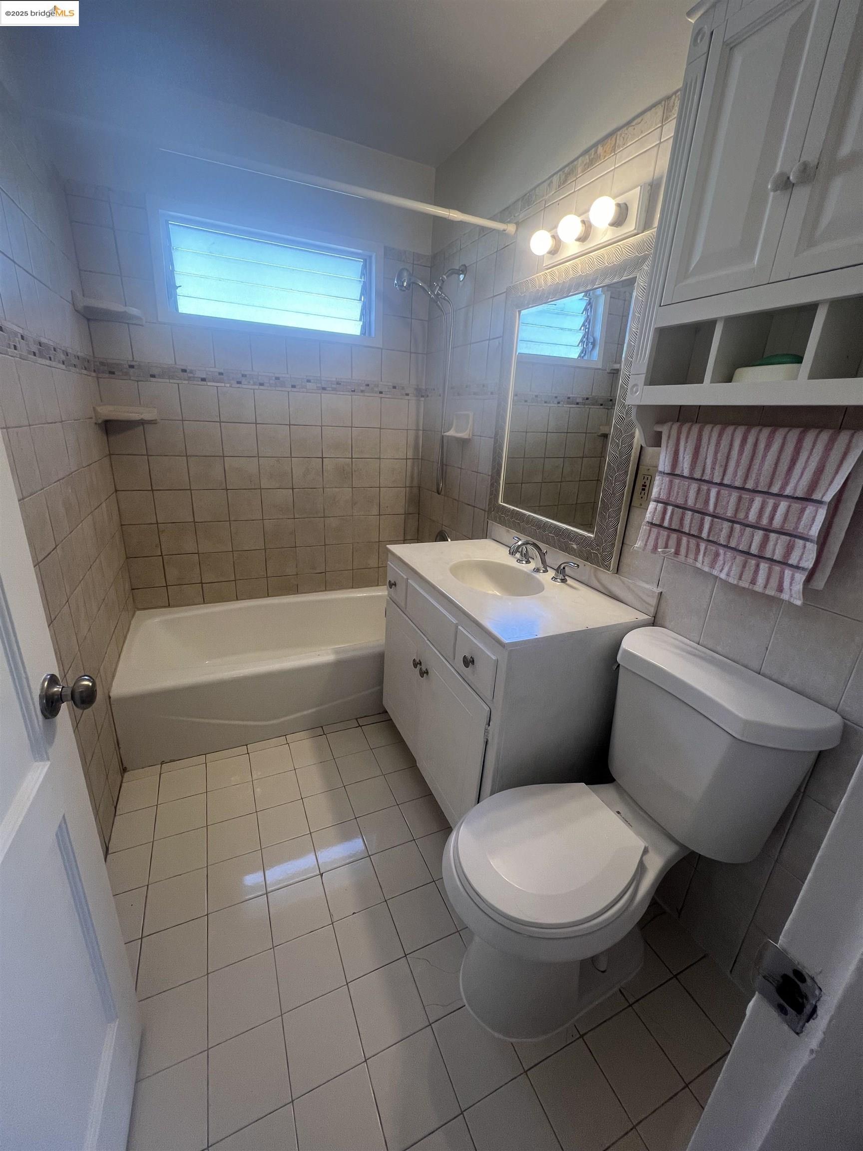 2923 Devon Way, San Pablo, California 94806, 3 Bedrooms Bedrooms, 6 Rooms Rooms,1 BathroomBathrooms,Residential Lease,For Rent,2923 Devon Way,41096566