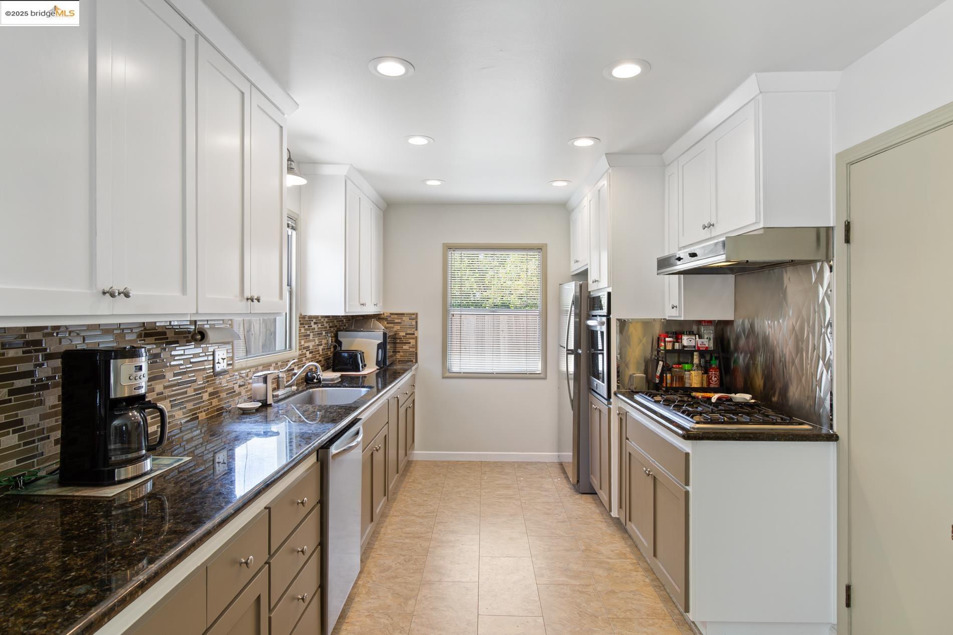 Detail Gallery Image 18 of 38 For 2352 Ramona St, Pinole,  CA 94564 - 4 Beds | 2 Baths