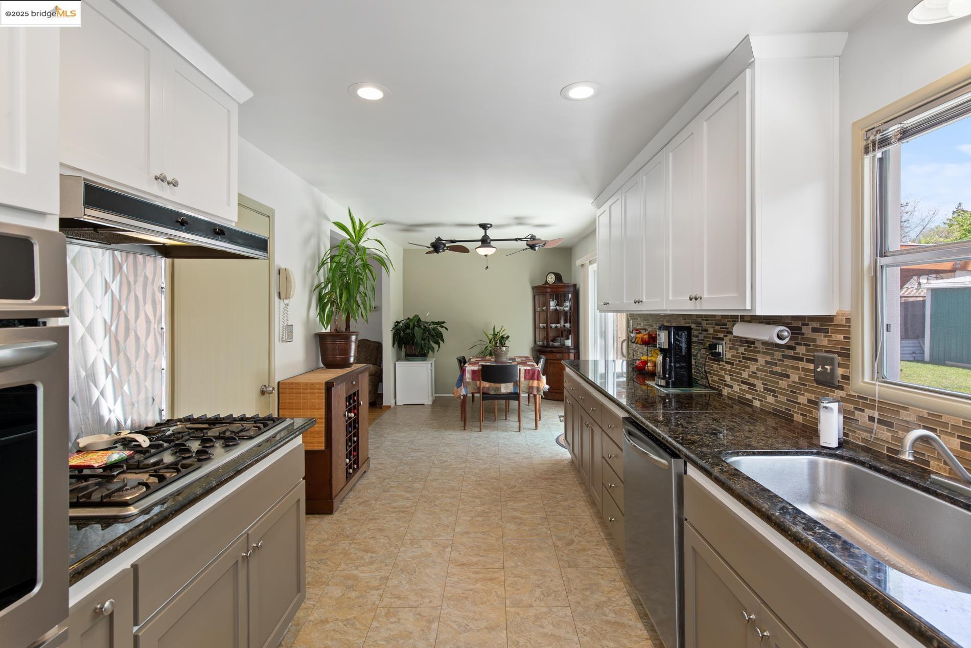 Detail Gallery Image 19 of 38 For 2352 Ramona St, Pinole,  CA 94564 - 4 Beds | 2 Baths