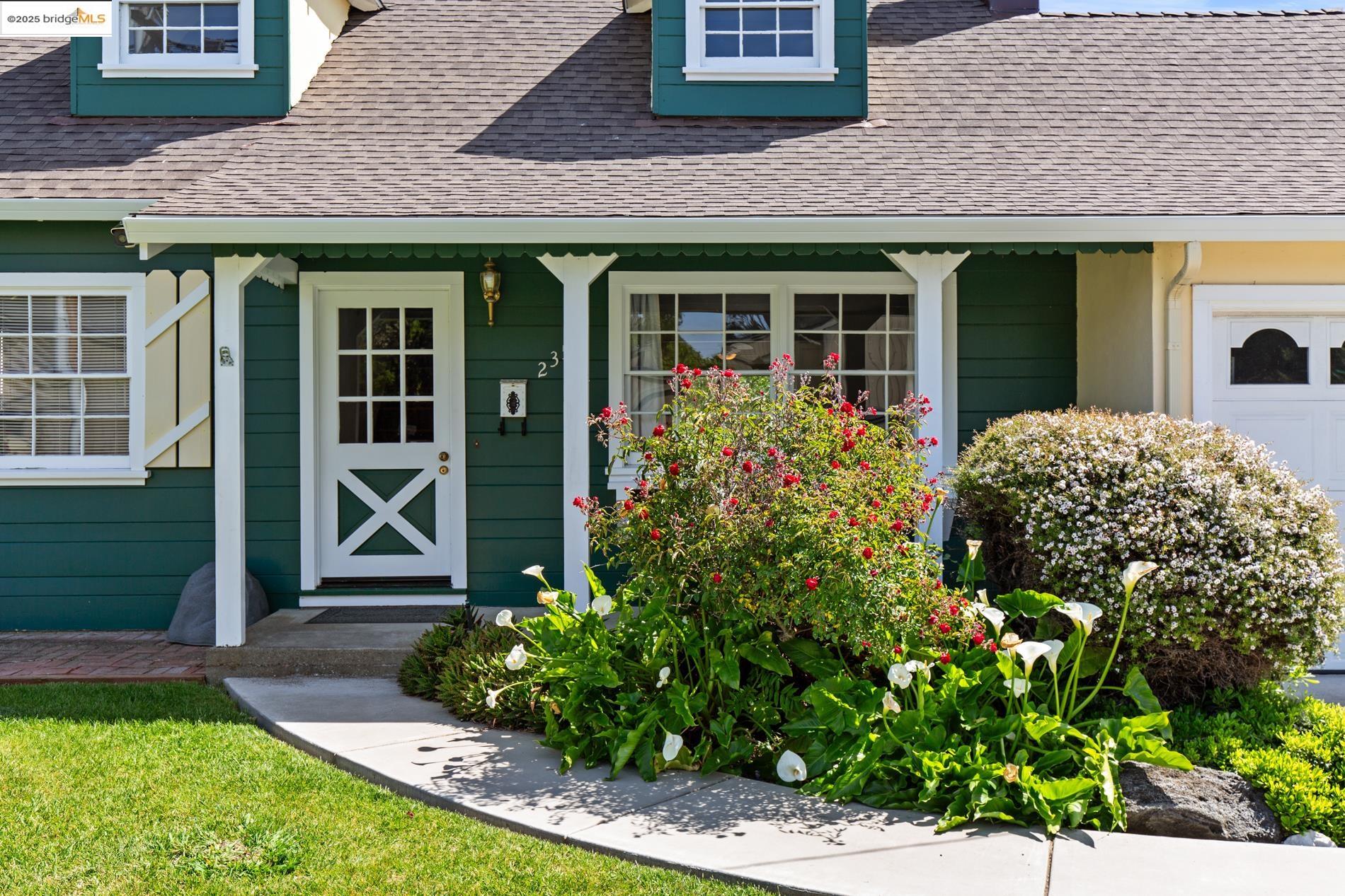 Detail Gallery Image 4 of 38 For 2352 Ramona St, Pinole,  CA 94564 - 4 Beds | 2 Baths