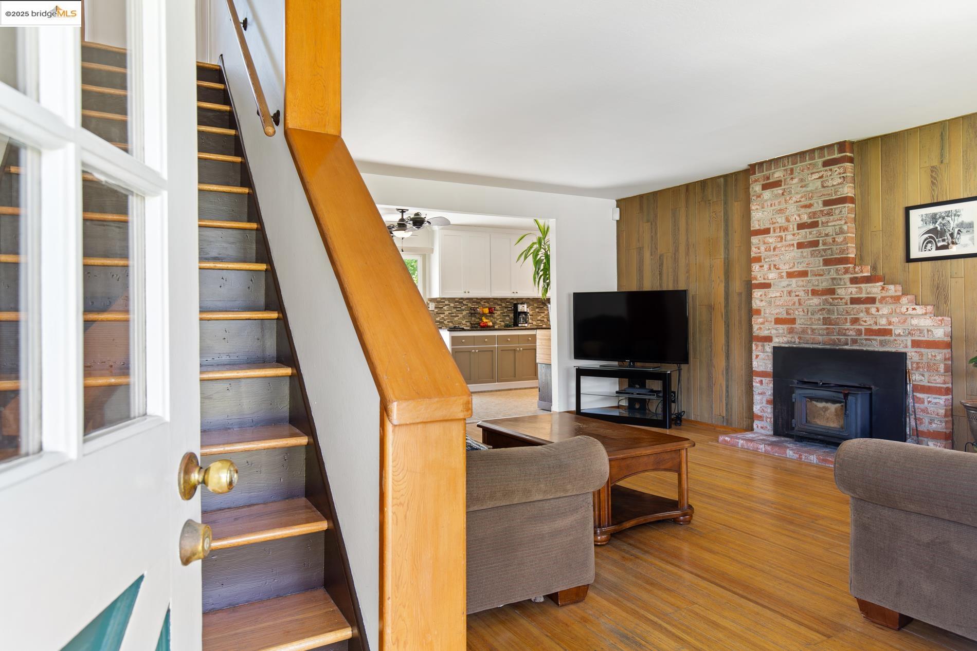 Detail Gallery Image 9 of 38 For 2352 Ramona St, Pinole,  CA 94564 - 4 Beds | 2 Baths