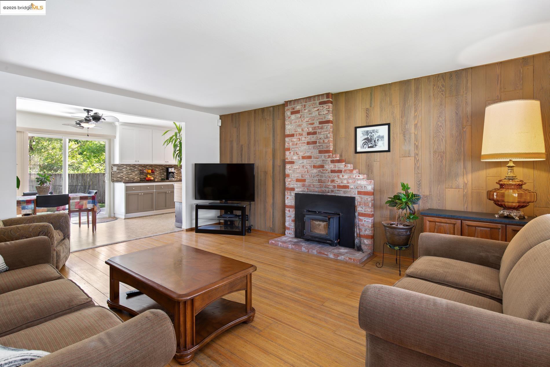 Detail Gallery Image 10 of 38 For 2352 Ramona St, Pinole,  CA 94564 - 4 Beds | 2 Baths