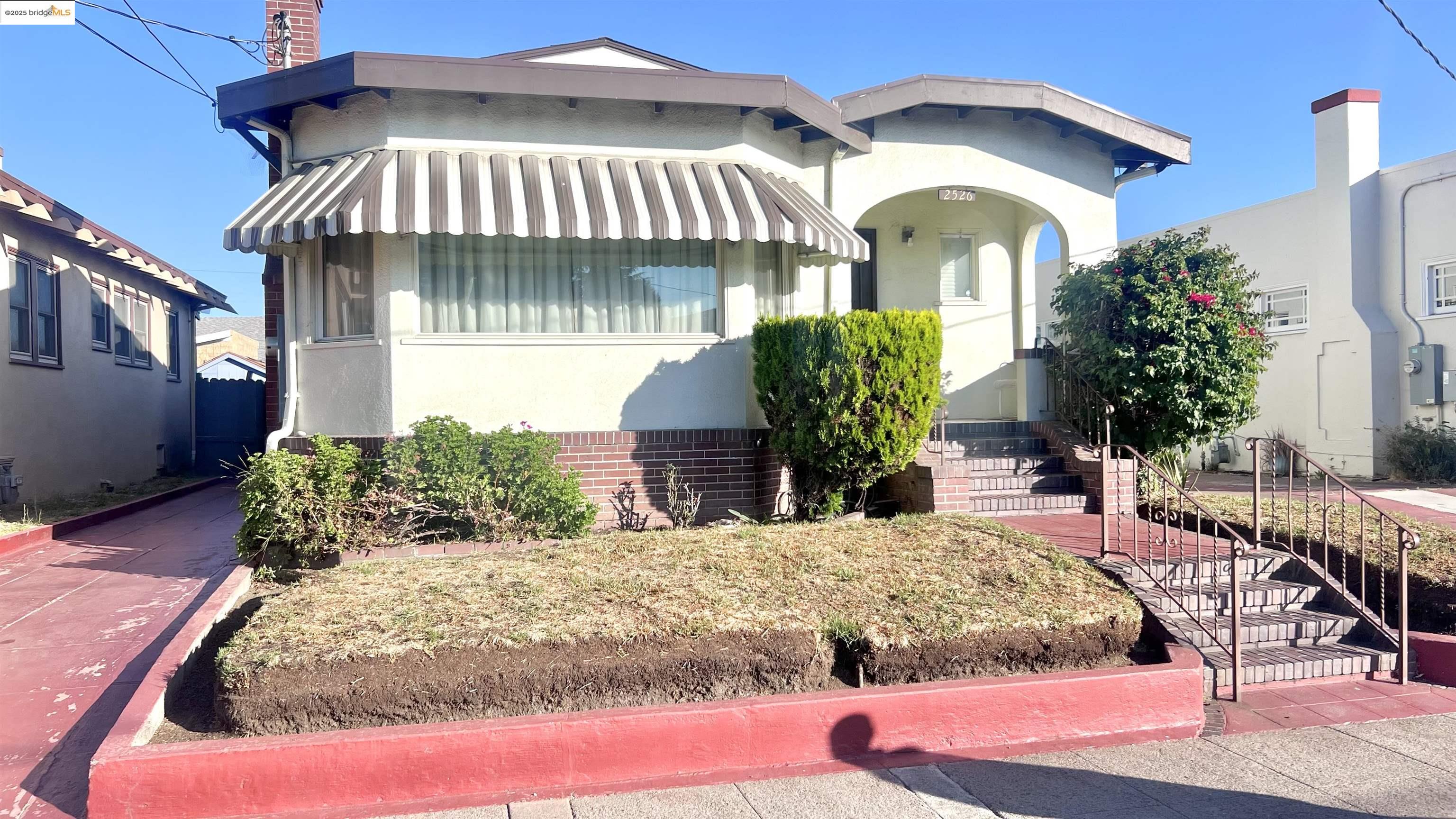 Detail Gallery Image 1 of 7 For 2526 64th Ave, Oakland,  CA 94605 - 4 Beds | 1 Baths