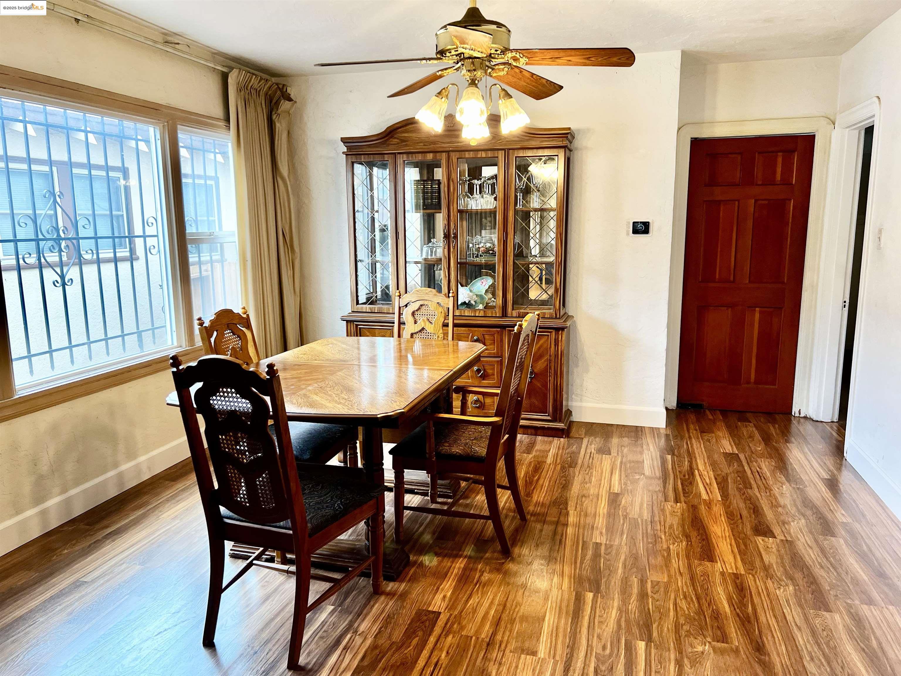 Detail Gallery Image 6 of 7 For 2526 64th Ave, Oakland,  CA 94605 - 4 Beds | 1 Baths