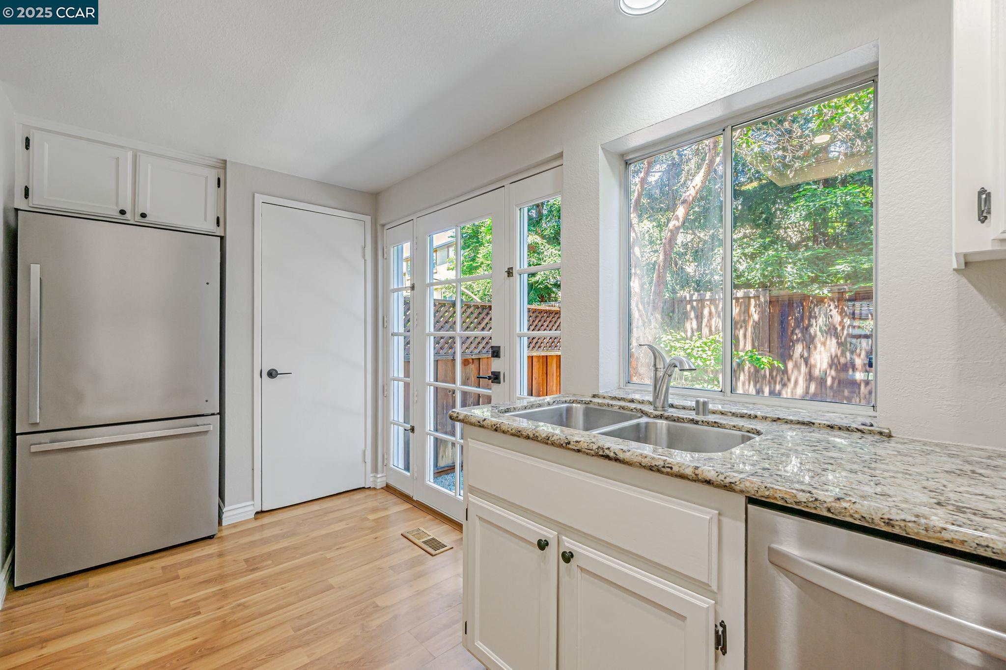 Detail Gallery Image 12 of 39 For 1358 Walden Rd, Walnut Creek,  CA 94597 - 2 Beds | 2/1 Baths