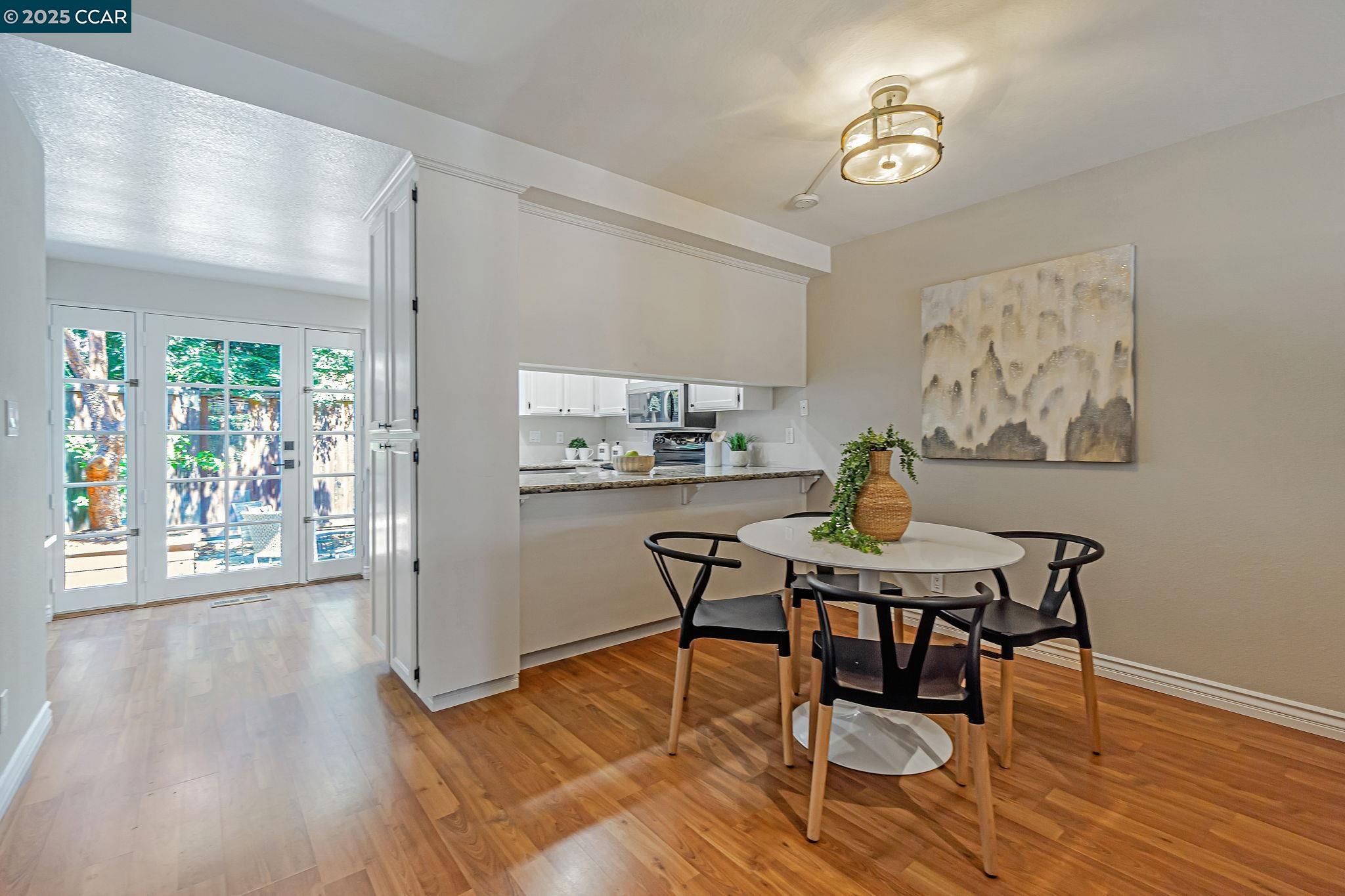 Detail Gallery Image 14 of 39 For 1358 Walden Rd, Walnut Creek,  CA 94597 - 2 Beds | 2/1 Baths