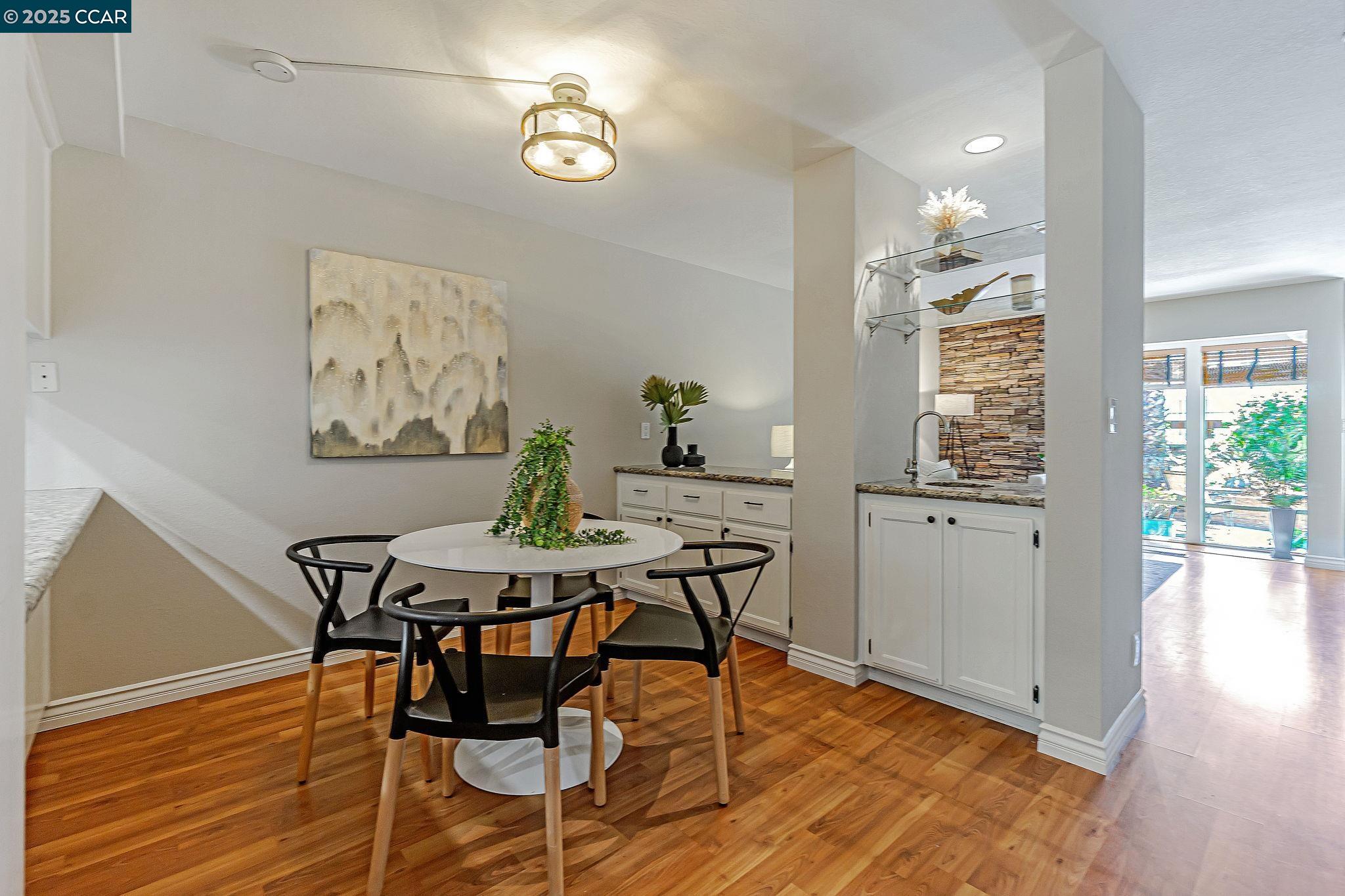 Detail Gallery Image 15 of 39 For 1358 Walden Rd, Walnut Creek,  CA 94597 - 2 Beds | 2/1 Baths