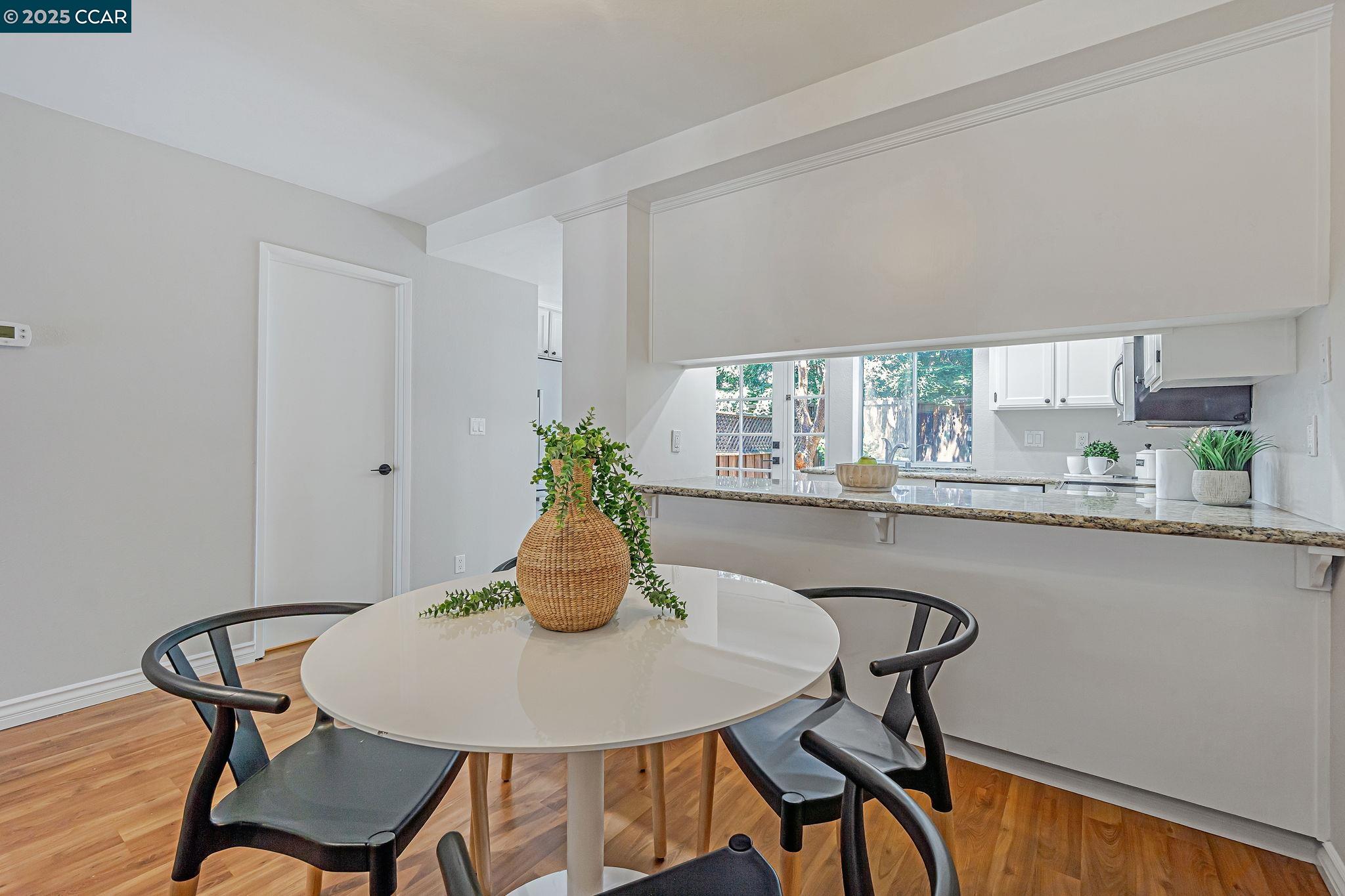 Detail Gallery Image 16 of 39 For 1358 Walden Rd, Walnut Creek,  CA 94597 - 2 Beds | 2/1 Baths