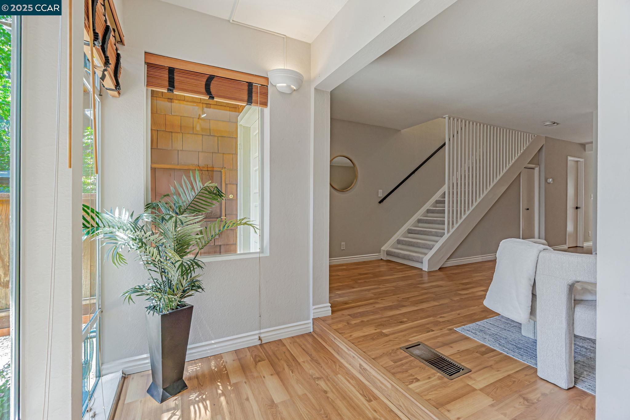 Detail Gallery Image 18 of 39 For 1358 Walden Rd, Walnut Creek,  CA 94597 - 2 Beds | 2/1 Baths