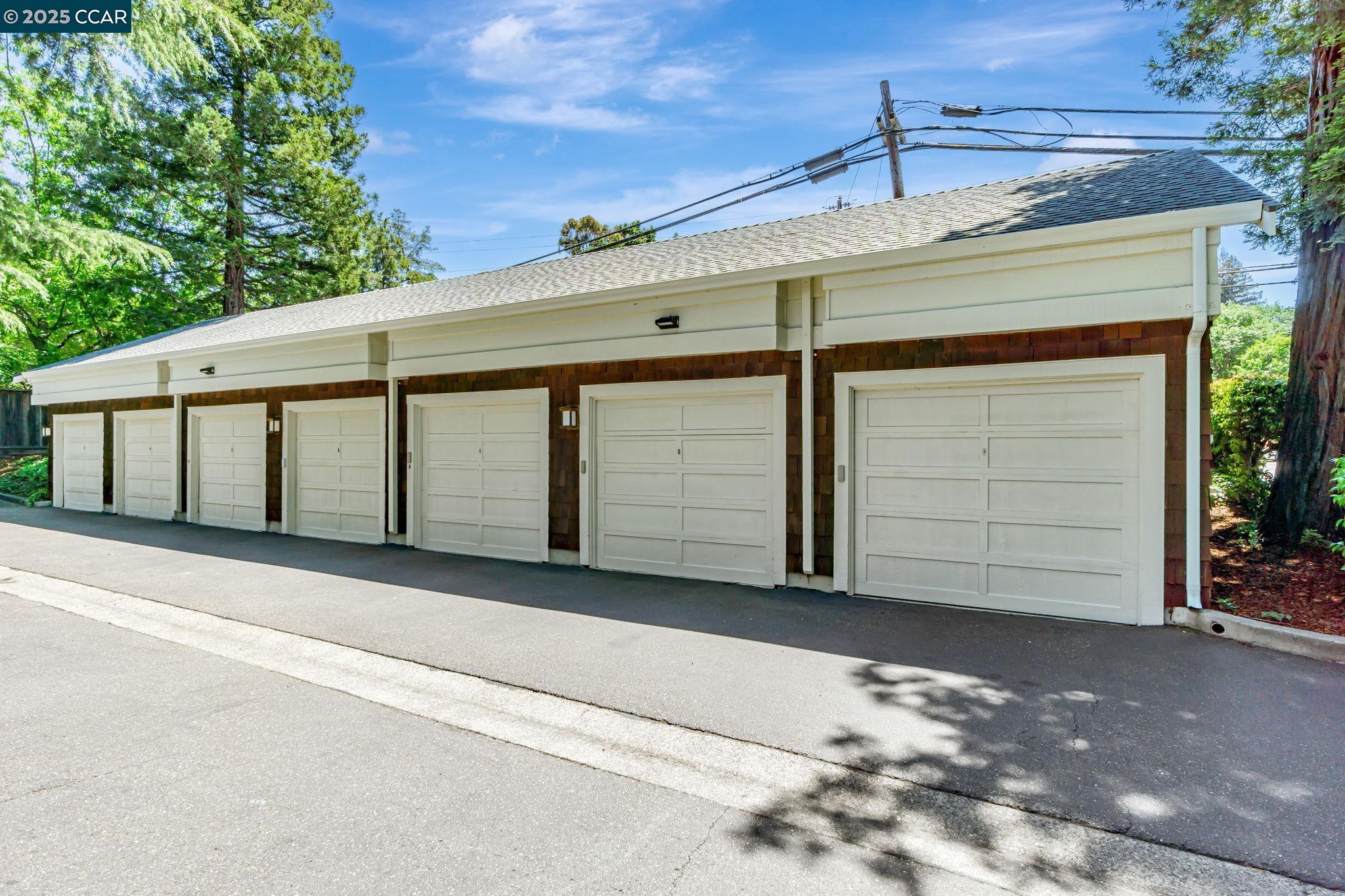 Detail Gallery Image 36 of 39 For 1358 Walden Rd, Walnut Creek,  CA 94597 - 2 Beds | 2/1 Baths