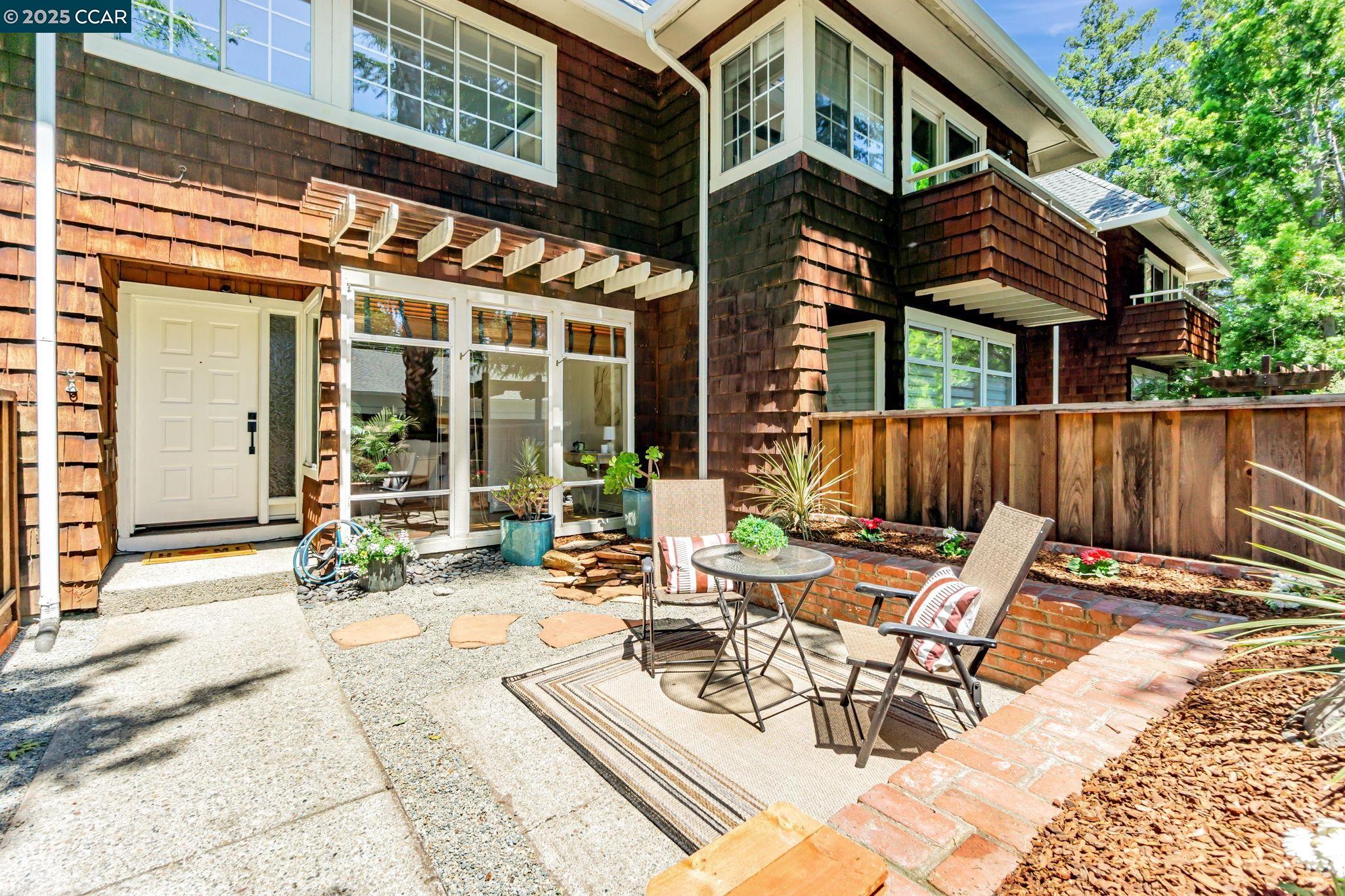 Detail Gallery Image 5 of 39 For 1358 Walden Rd, Walnut Creek,  CA 94597 - 2 Beds | 2/1 Baths