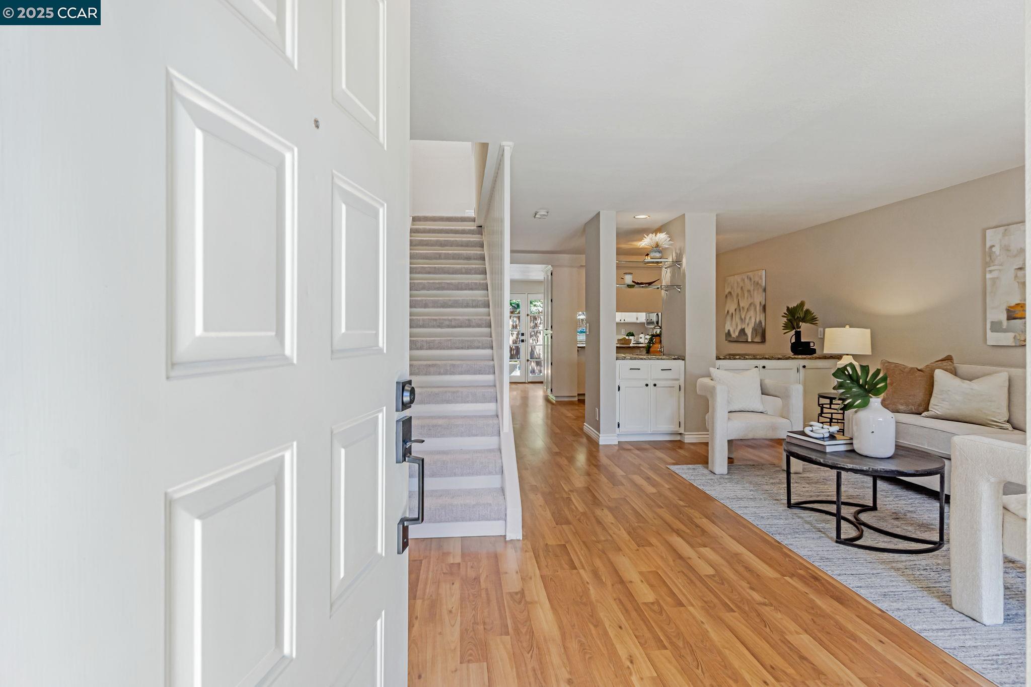 Detail Gallery Image 6 of 39 For 1358 Walden Rd, Walnut Creek,  CA 94597 - 2 Beds | 2/1 Baths