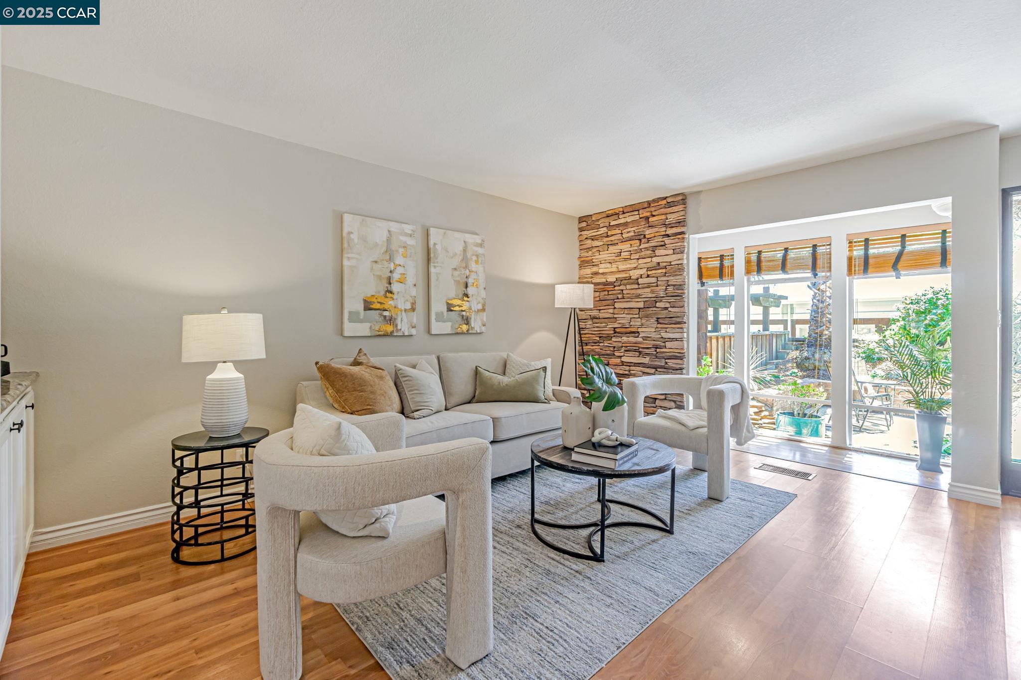 Detail Gallery Image 7 of 39 For 1358 Walden Rd, Walnut Creek,  CA 94597 - 2 Beds | 2/1 Baths