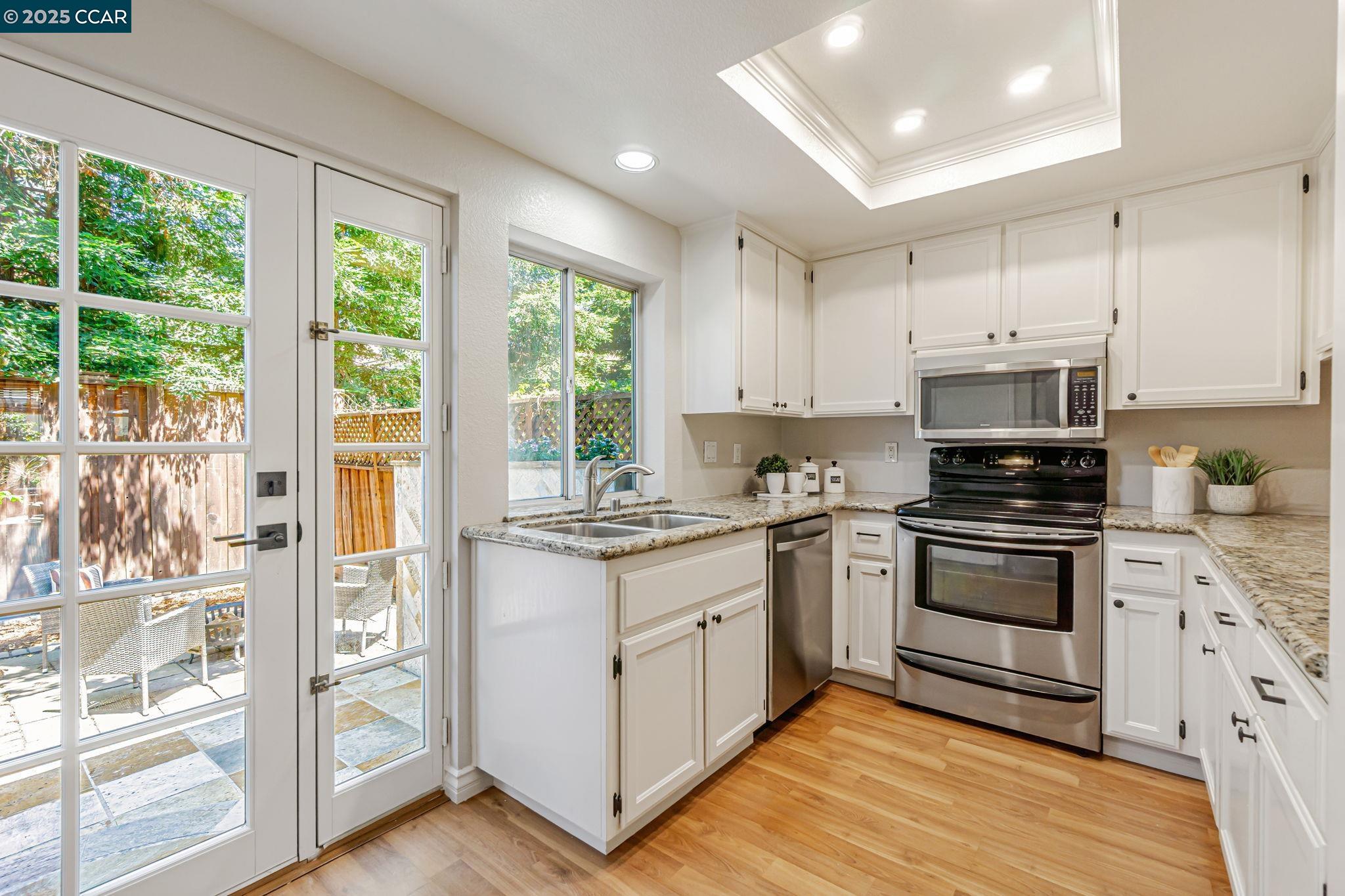 Detail Gallery Image 10 of 39 For 1358 Walden Rd, Walnut Creek,  CA 94597 - 2 Beds | 2/1 Baths