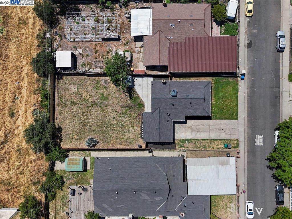 Detail Gallery Image 3 of 19 For 2446 E 9th, Stockton,  CA 95205 - 3 Beds | 1 Baths