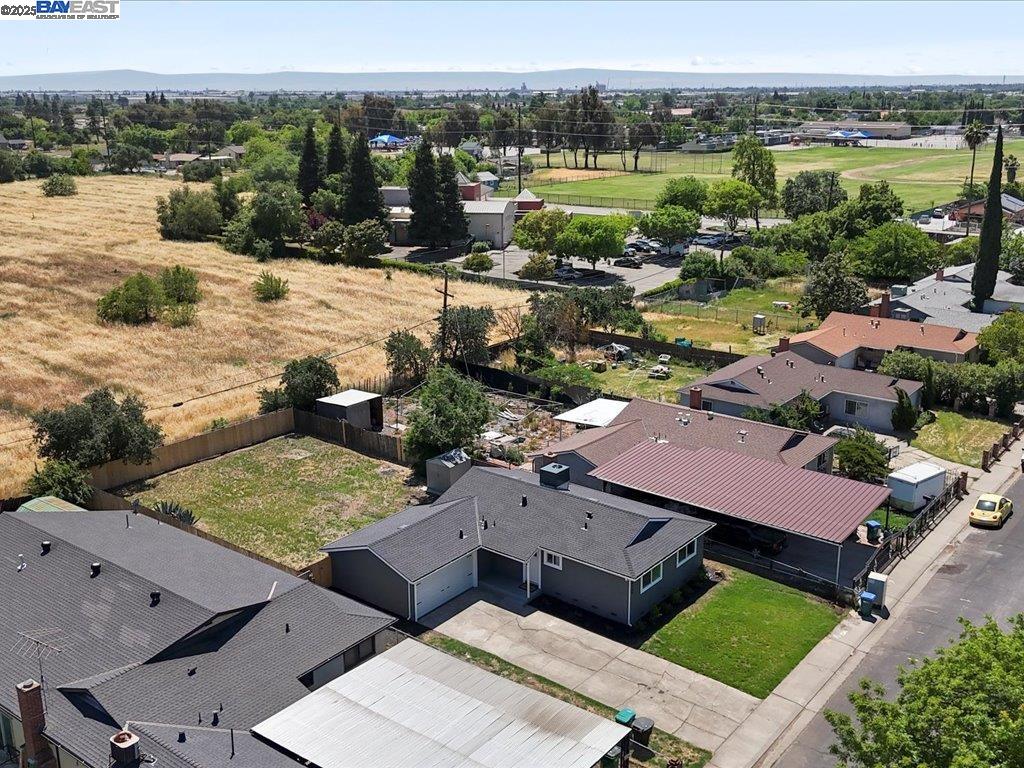 Detail Gallery Image 4 of 19 For 2446 E 9th, Stockton,  CA 95205 - 3 Beds | 1 Baths