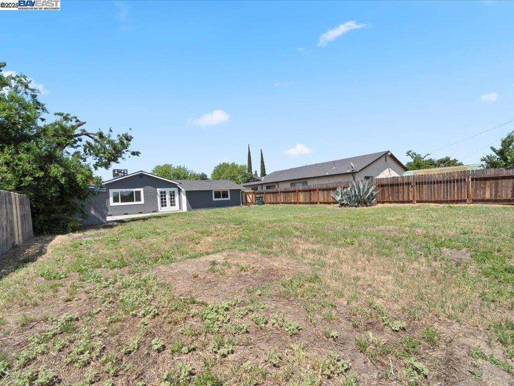 Detail Gallery Image 5 of 19 For 2446 E 9th, Stockton,  CA 95205 - 3 Beds | 1 Baths