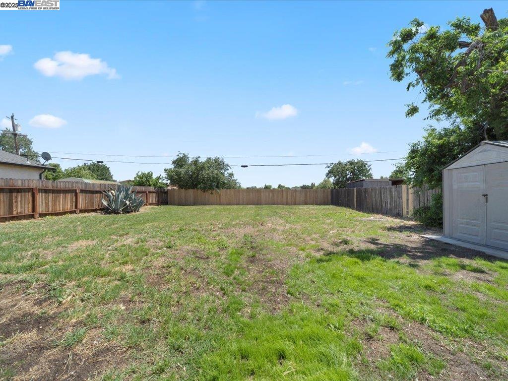 Detail Gallery Image 6 of 19 For 2446 E 9th, Stockton,  CA 95205 - 3 Beds | 1 Baths
