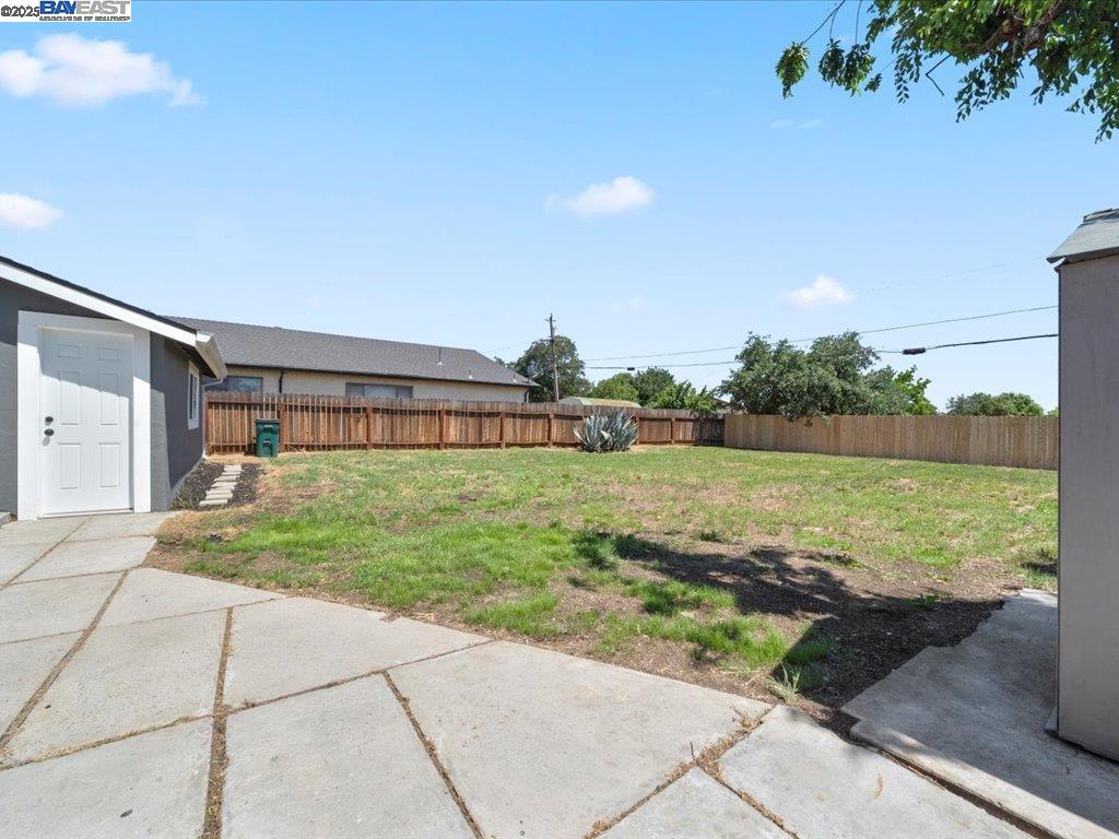 Detail Gallery Image 7 of 19 For 2446 E 9th, Stockton,  CA 95205 - 3 Beds | 1 Baths