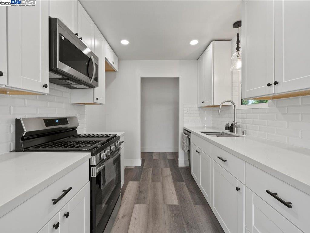 Detail Gallery Image 8 of 19 For 2446 E 9th, Stockton,  CA 95205 - 3 Beds | 1 Baths