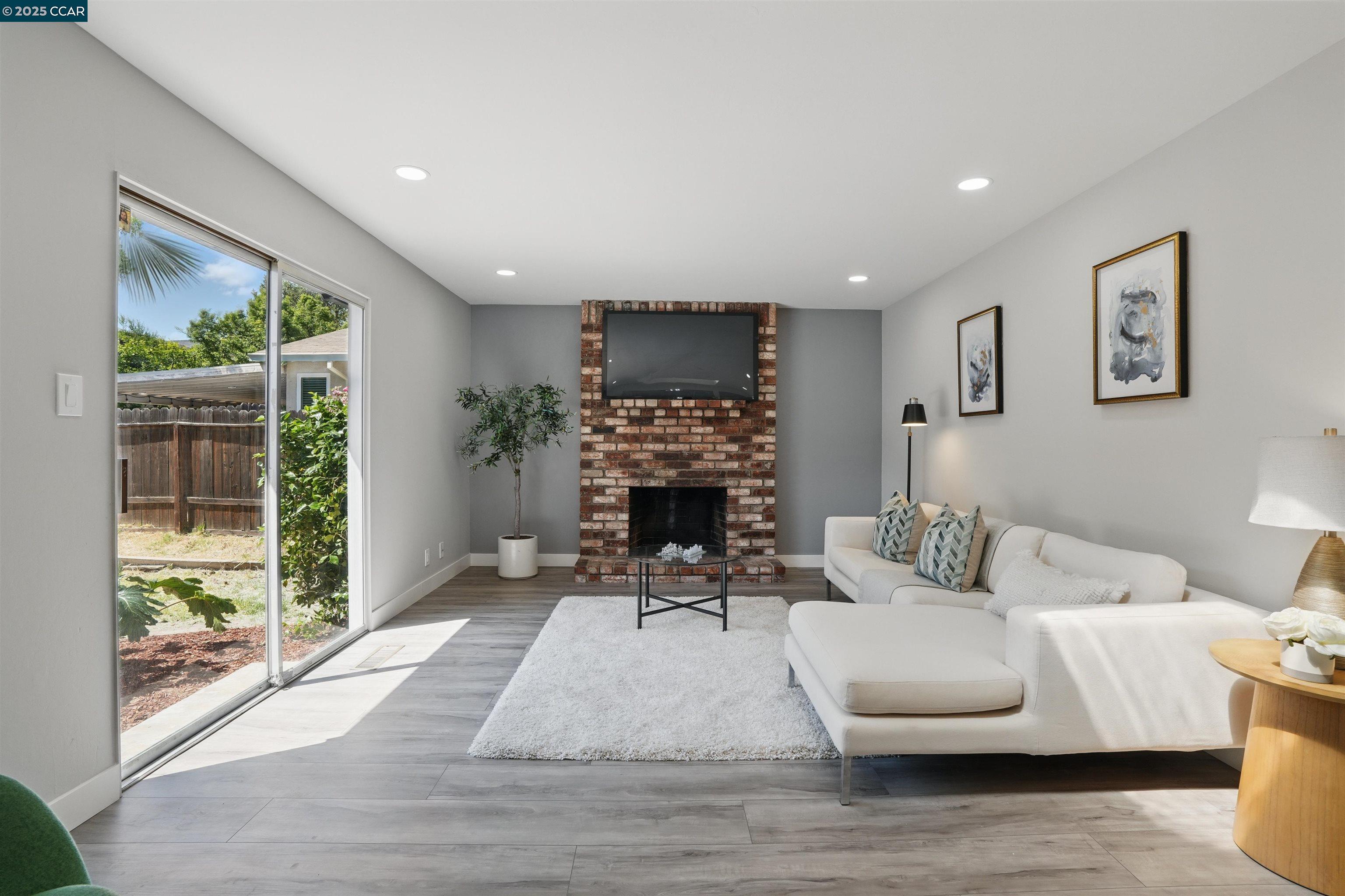 Detail Gallery Image 3 of 29 For 2928 El Monte Way, Antioch,  CA 94509 - 4 Beds | 2 Baths