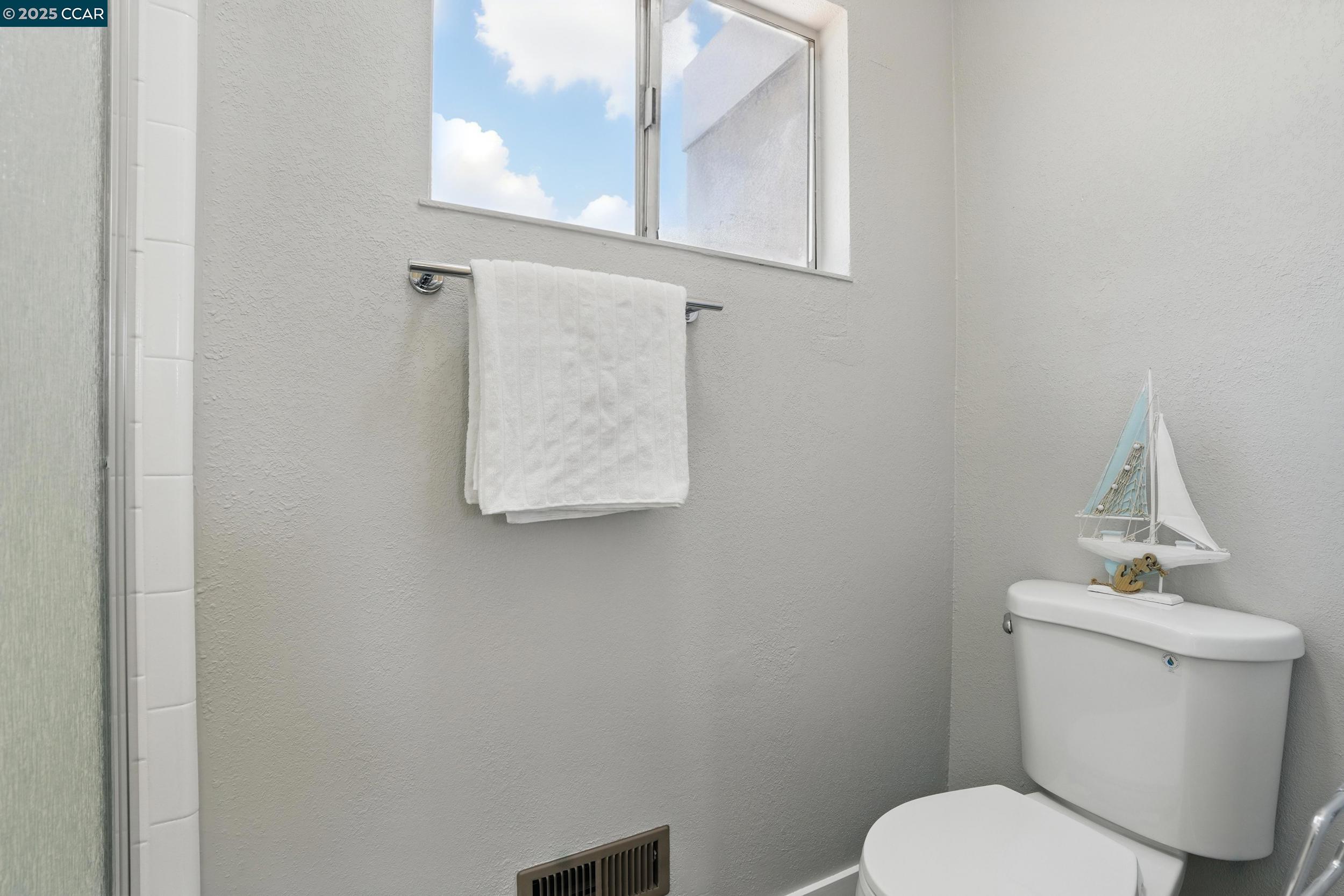 Detail Gallery Image 26 of 29 For 2928 El Monte Way, Antioch,  CA 94509 - 4 Beds | 2 Baths