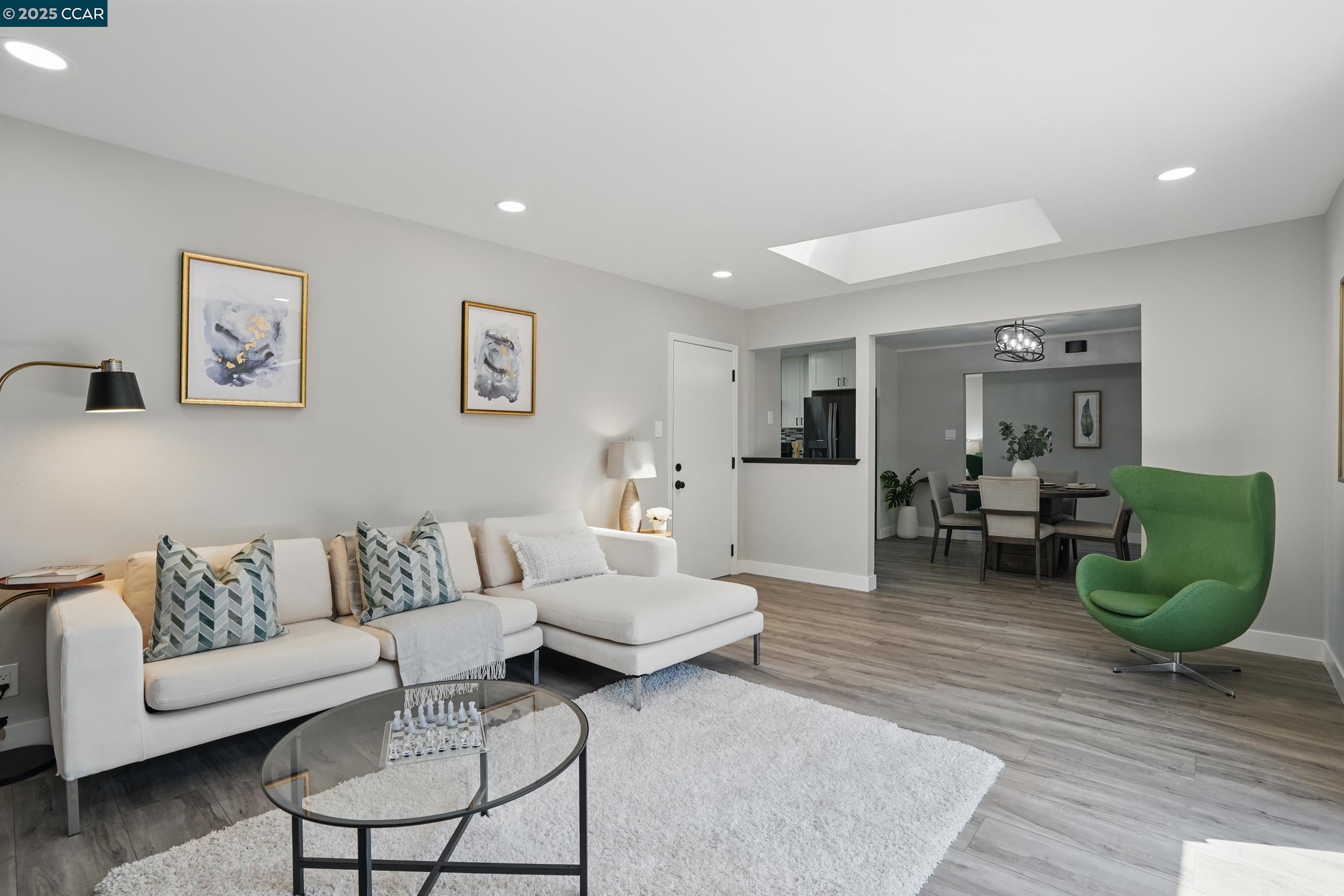 Detail Gallery Image 4 of 29 For 2928 El Monte Way, Antioch,  CA 94509 - 4 Beds | 2 Baths