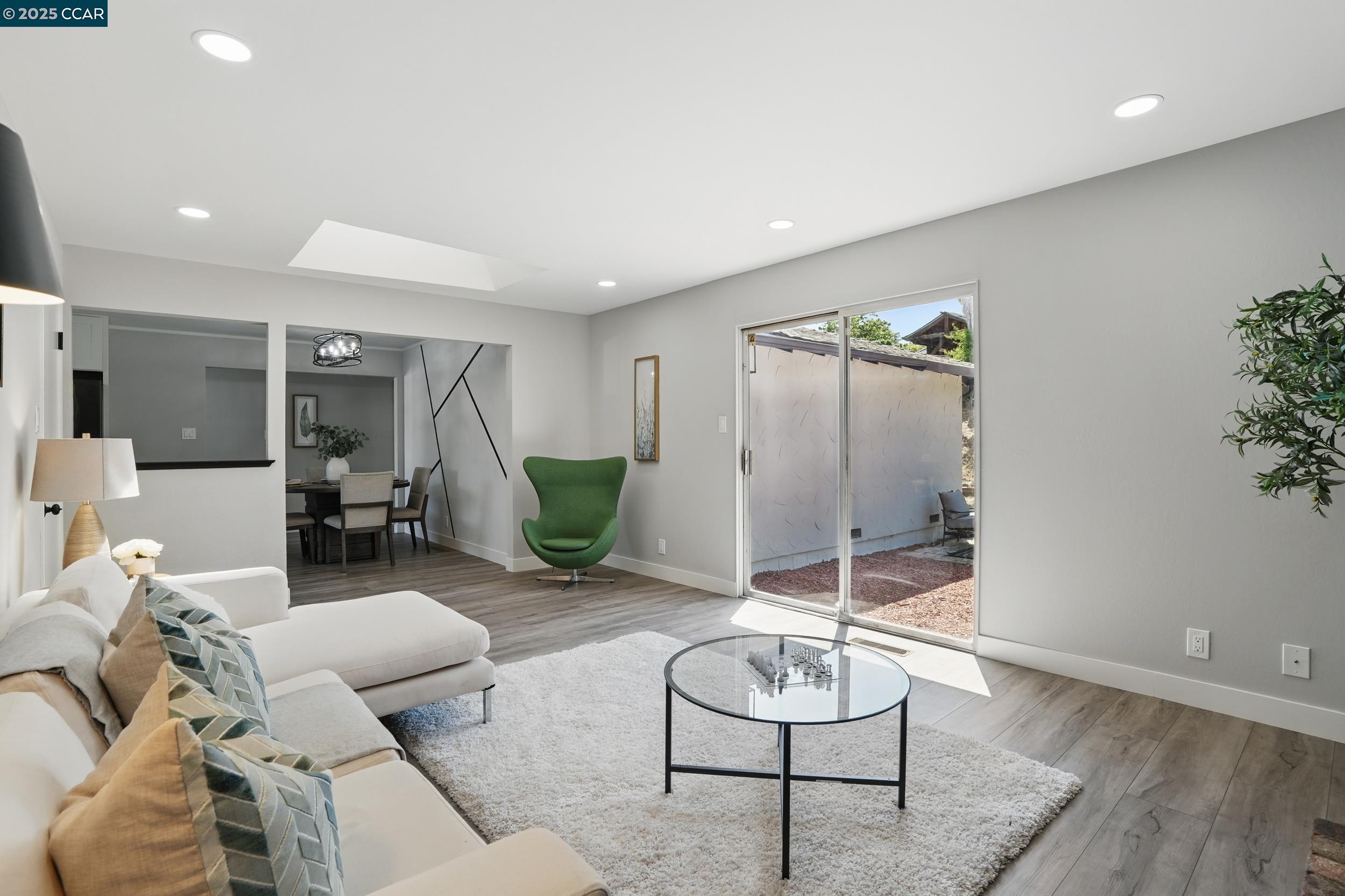 Detail Gallery Image 5 of 29 For 2928 El Monte Way, Antioch,  CA 94509 - 4 Beds | 2 Baths