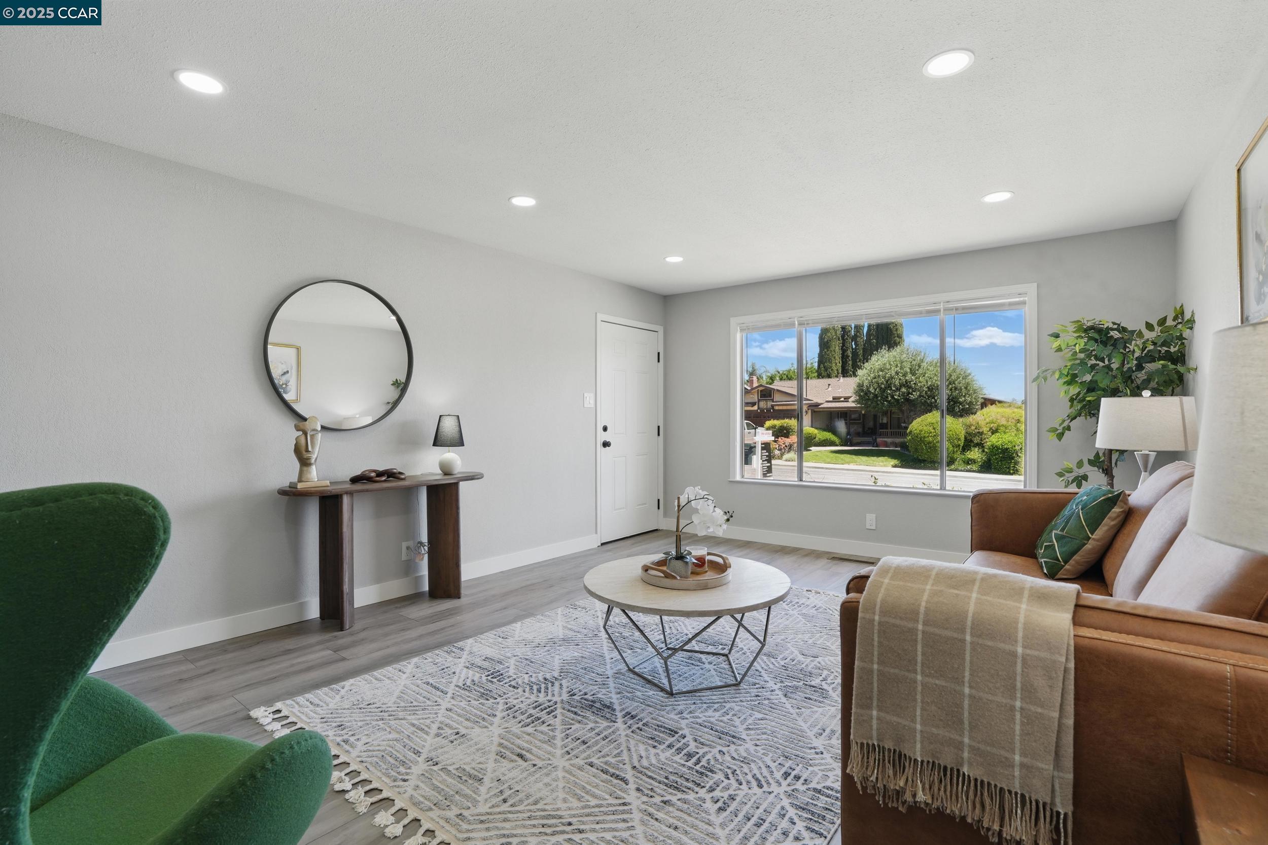 Detail Gallery Image 8 of 29 For 2928 El Monte Way, Antioch,  CA 94509 - 4 Beds | 2 Baths