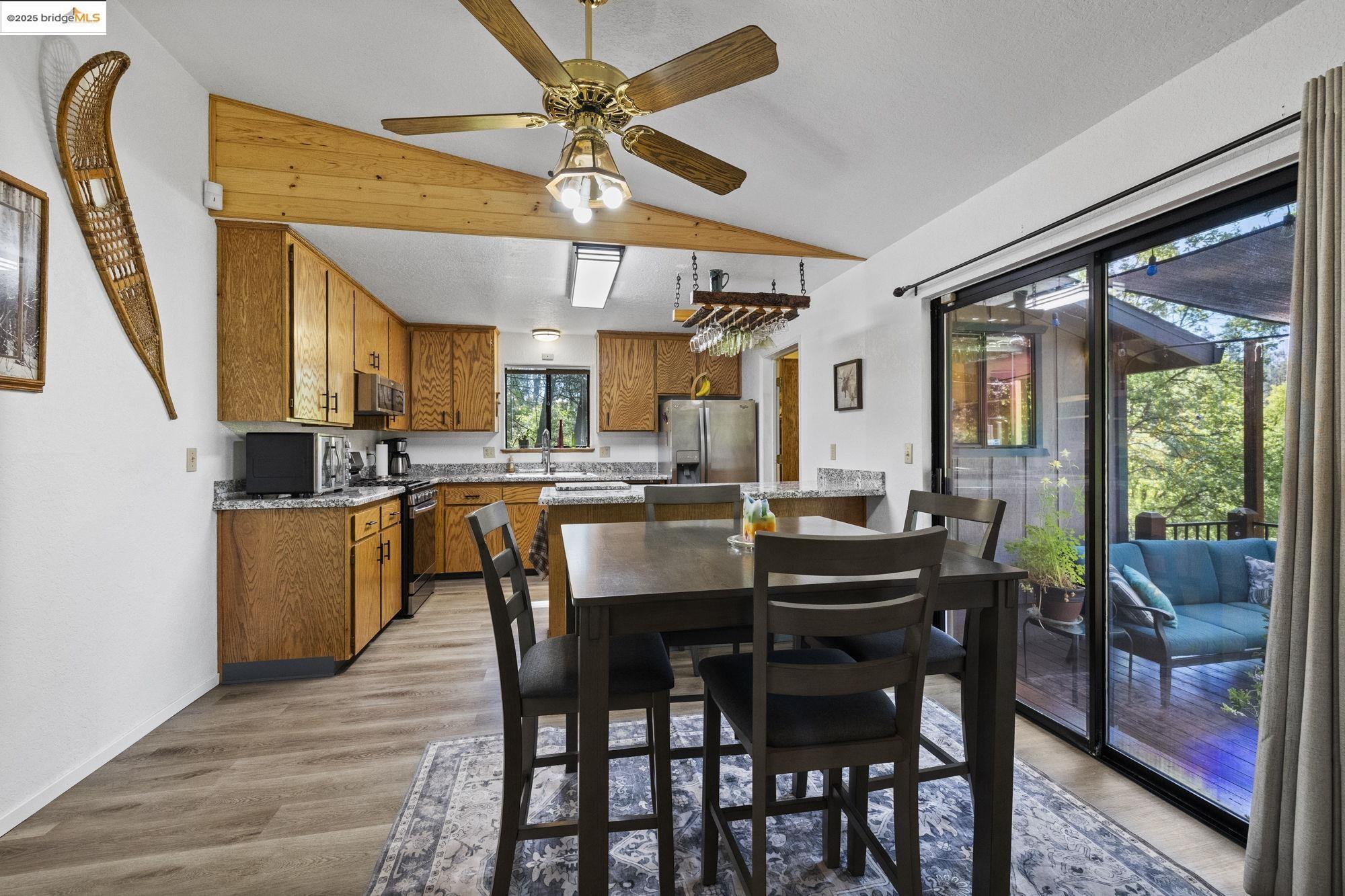 Detail Gallery Image 11 of 54 For 20790 Crescent Way, Groveland,  CA 95321-9427 - 3 Beds | 3 Baths
